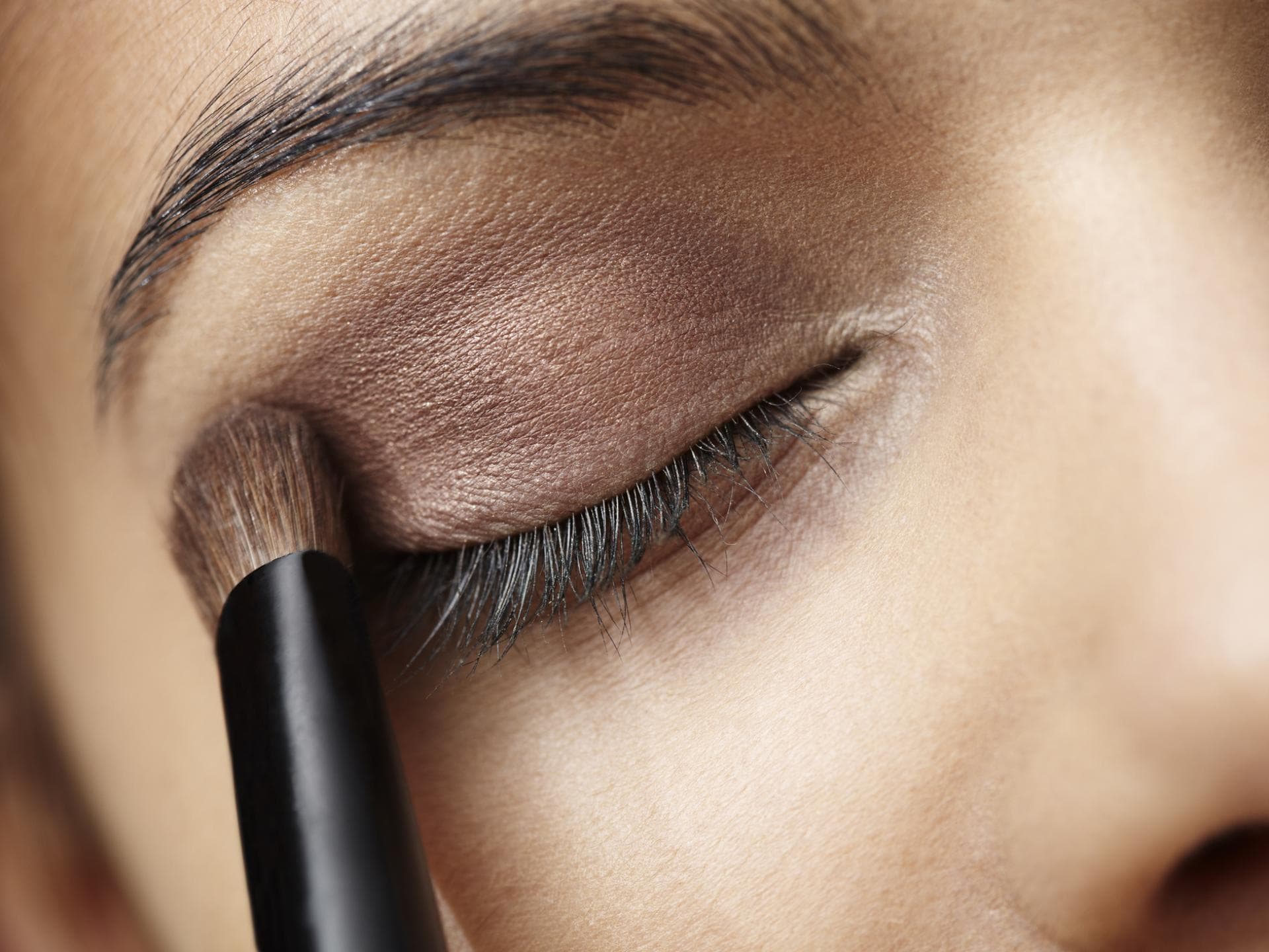 Beauty-Trend 2022: DAS ist der schnellste Lidschatten-Trick - laut TikTok! Lidschatten-Pinsel