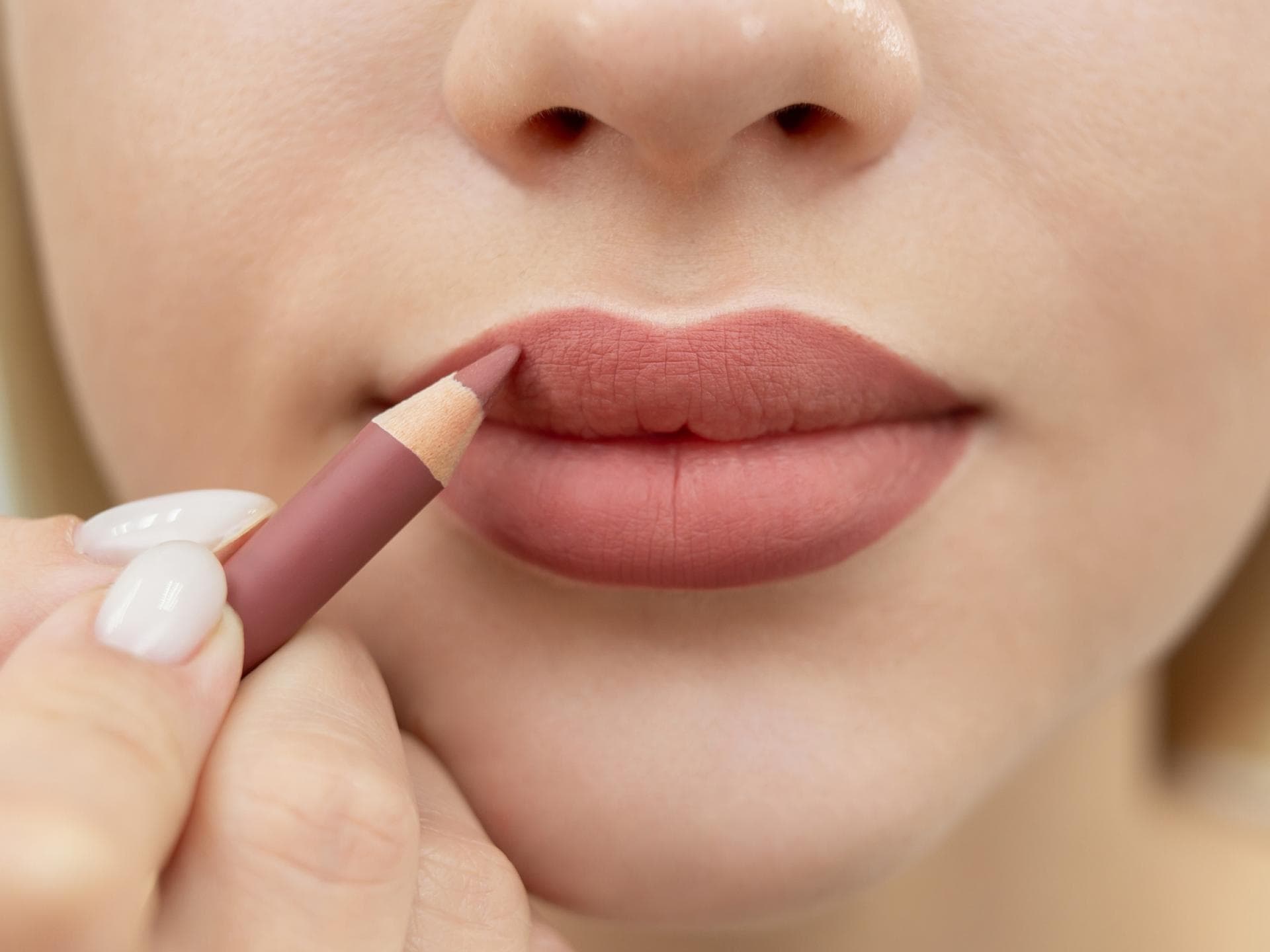 Lippen werden umrandet