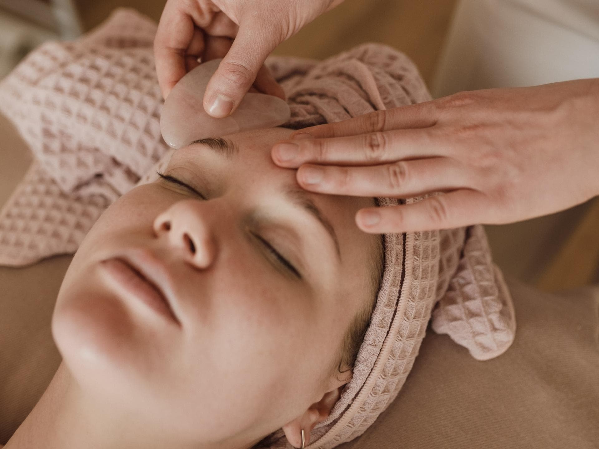 Gua Sha Stein Anwendung