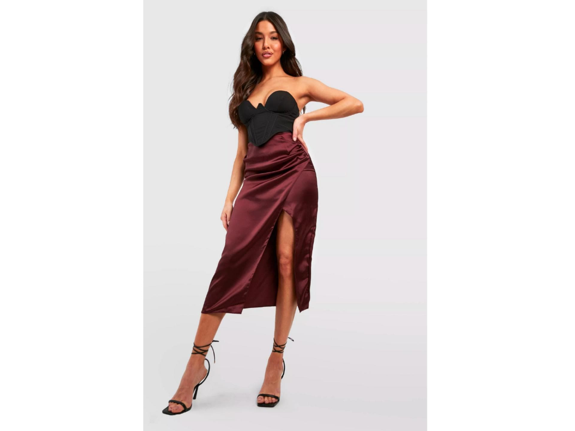 Drapierter Satin-Midirock von boohoo