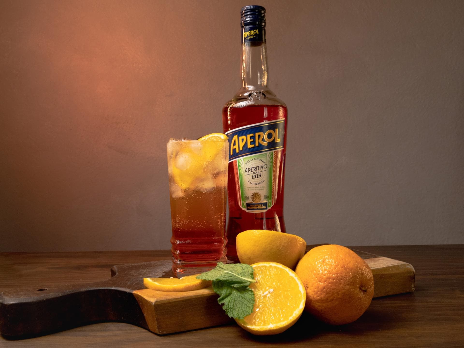 Aperol Spritz mit Orangen