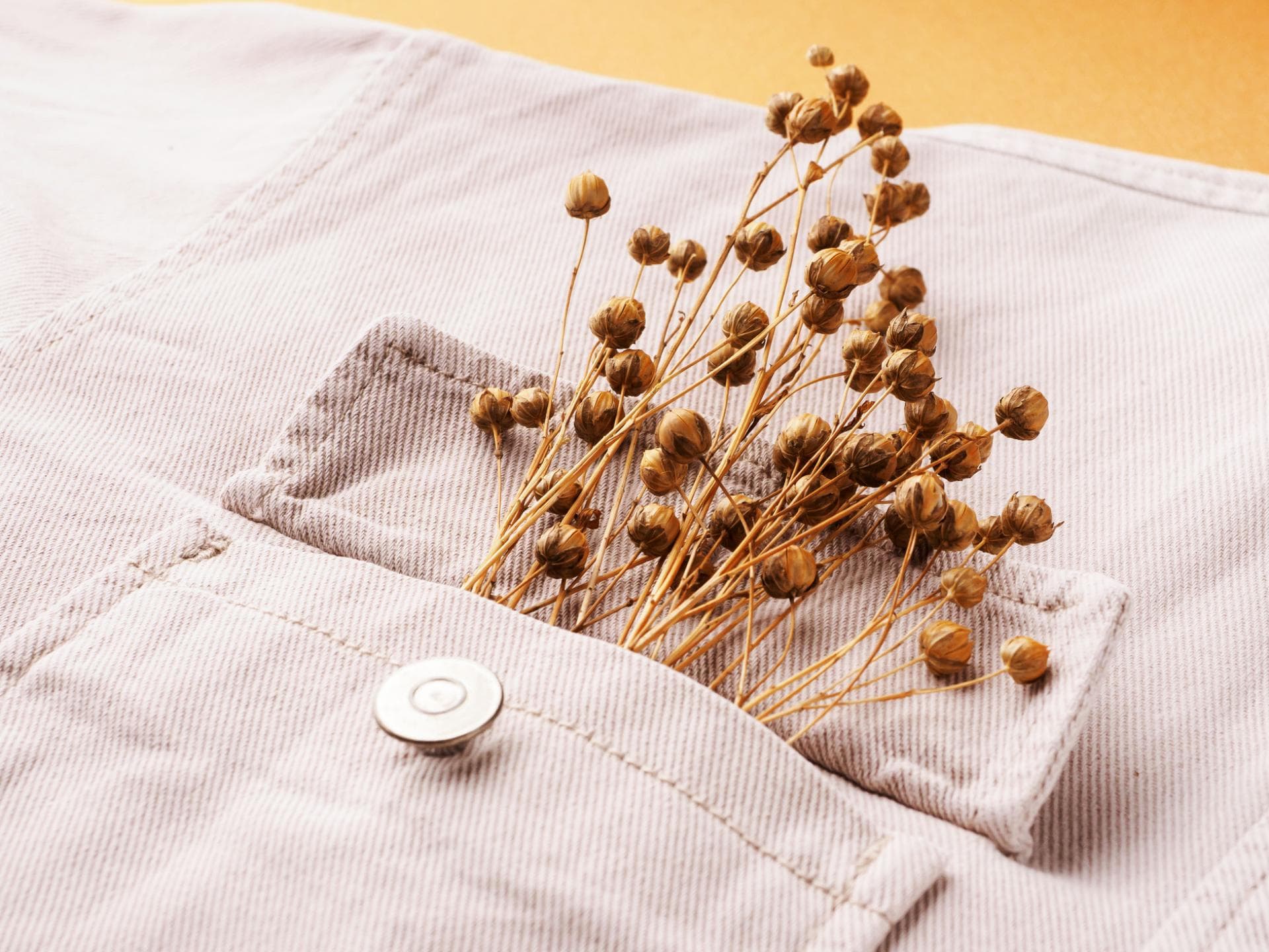 Jeansjacke mit Trockenblumen