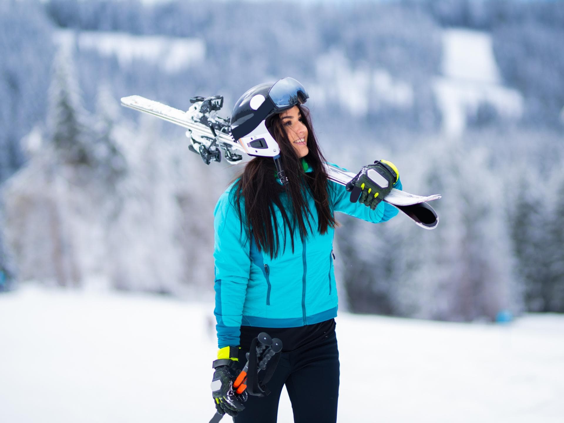 Frau im Ski Outfit