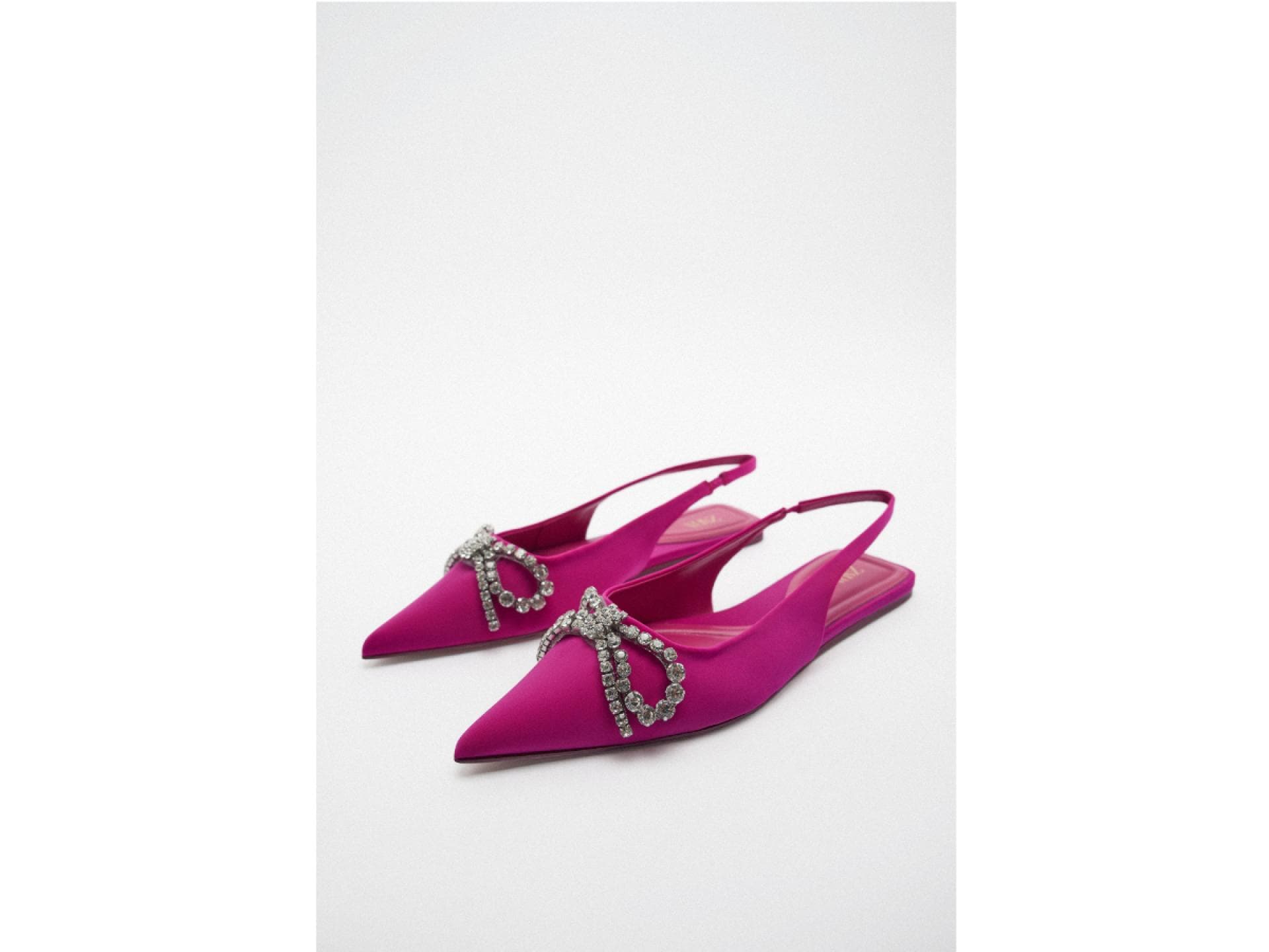Flache Pantolette mit glitzernder Zierschleife von Zara