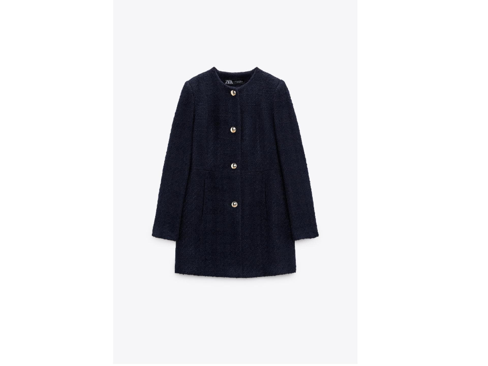 Frau trägt Boucle Jacke