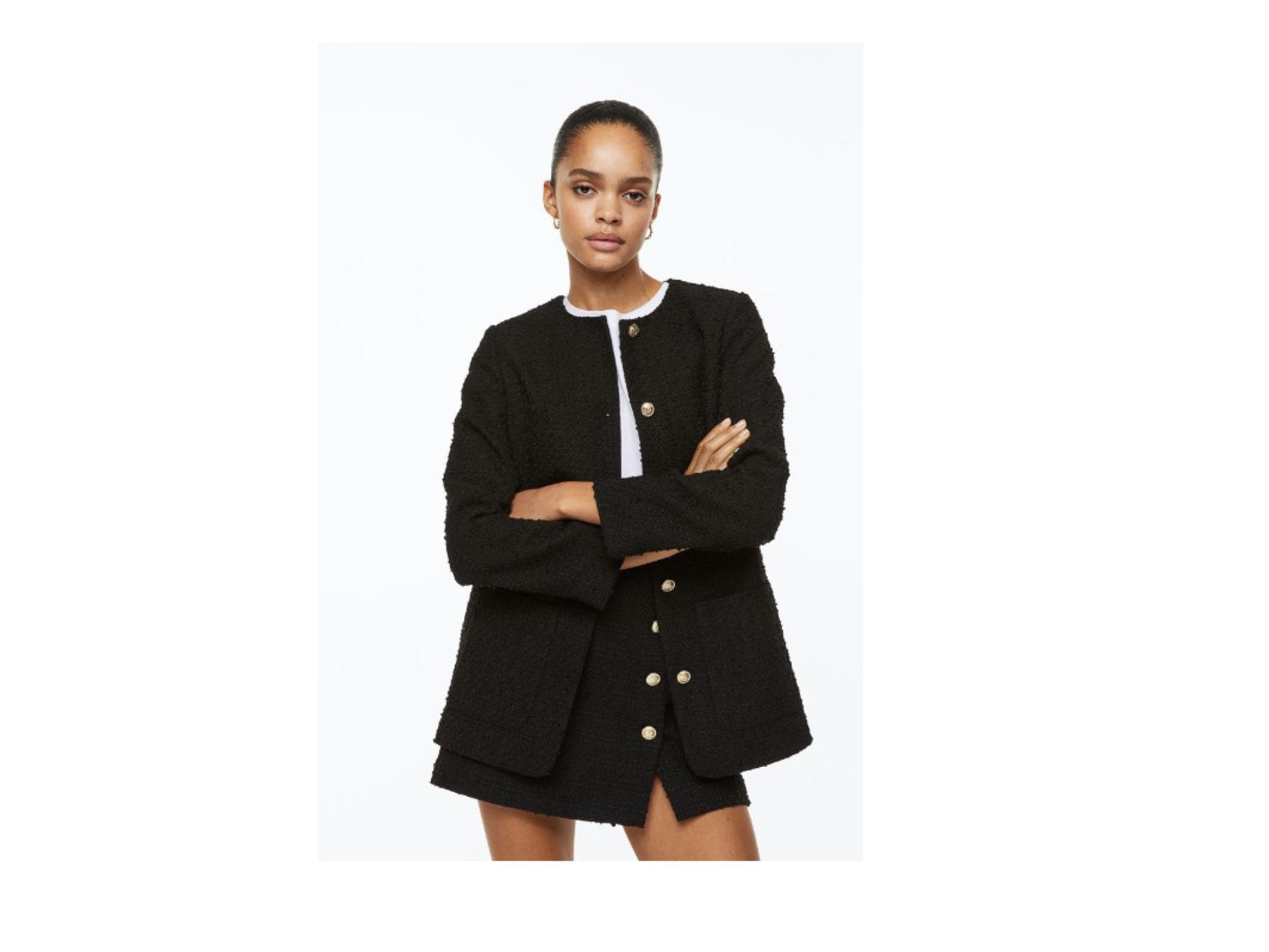Frau trägt Boucle Jacke