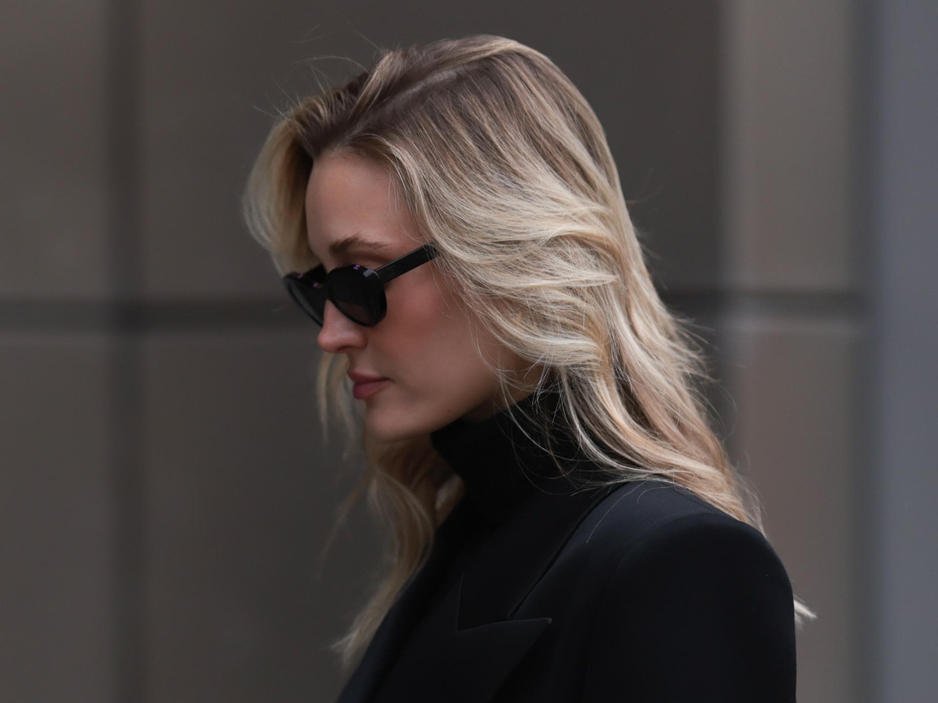 Blonder Stufenschnitt