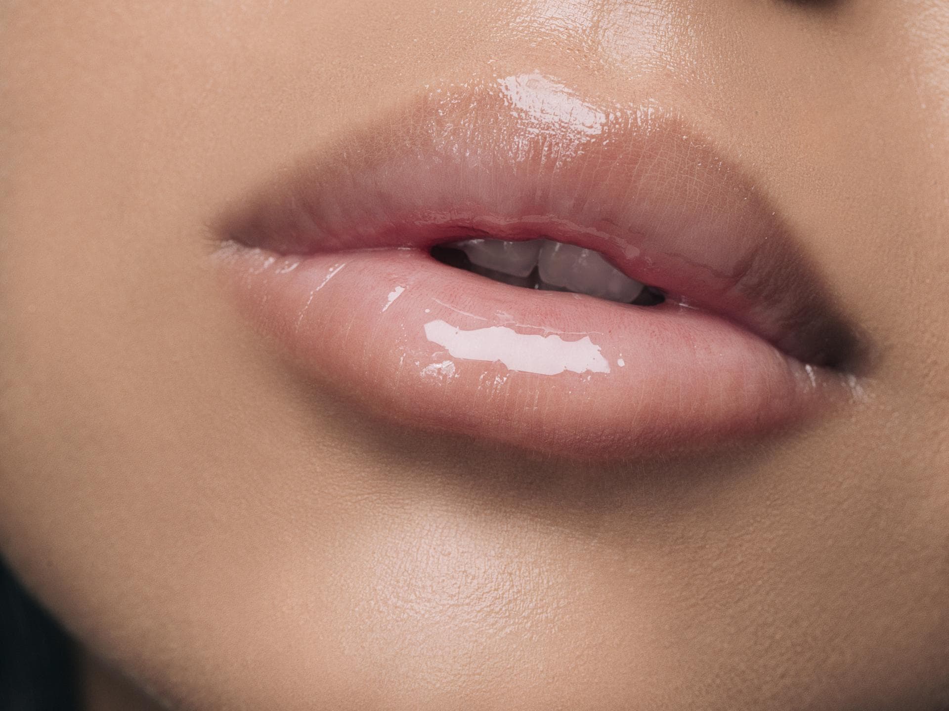 Zum Verwechseln ähnlich: Dieses günstige Lip Oil ist die perfekte Alternative zum Luxus-Produkt Lipgloss auf den Lippen