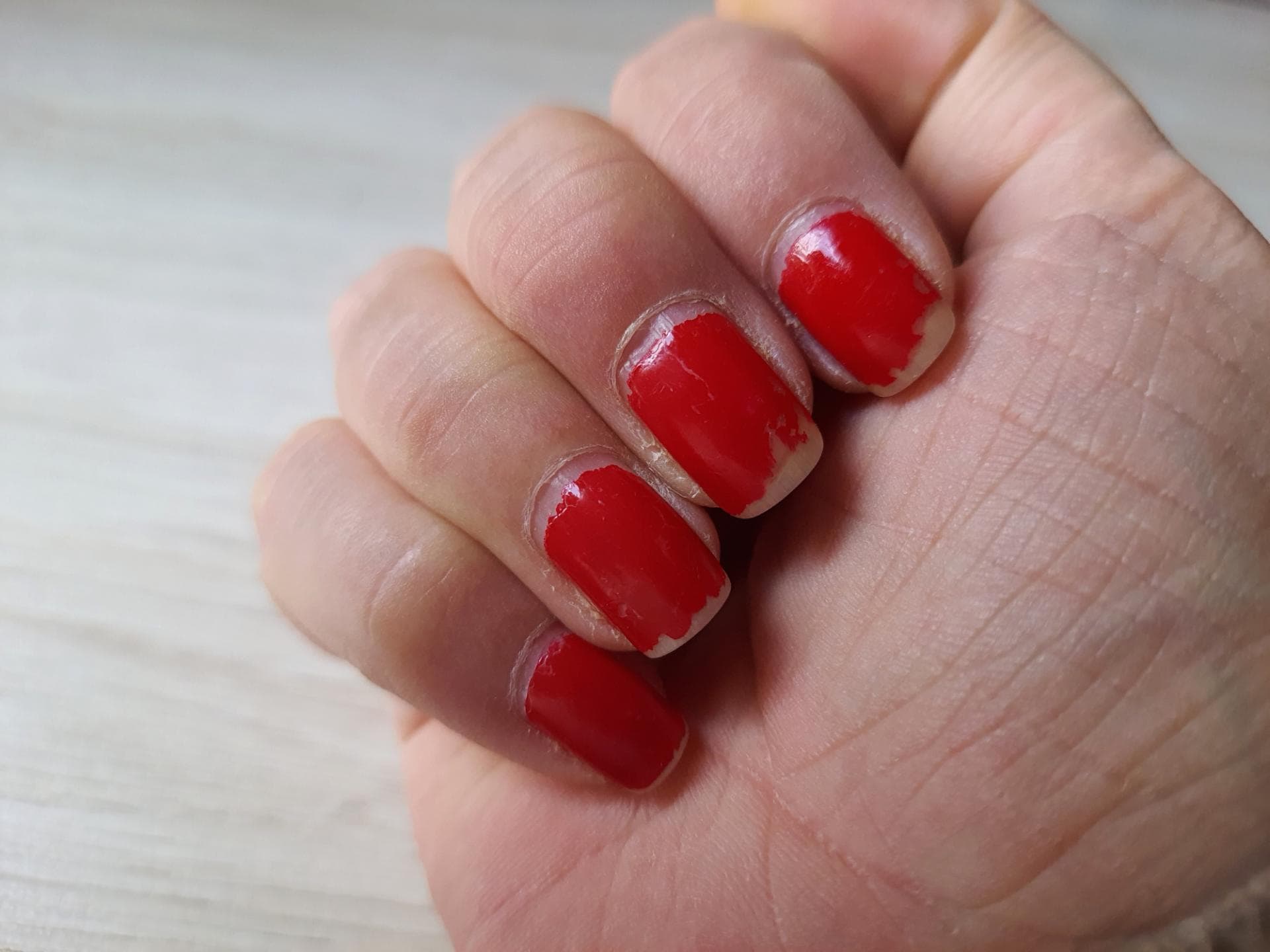 Roter Nagellack