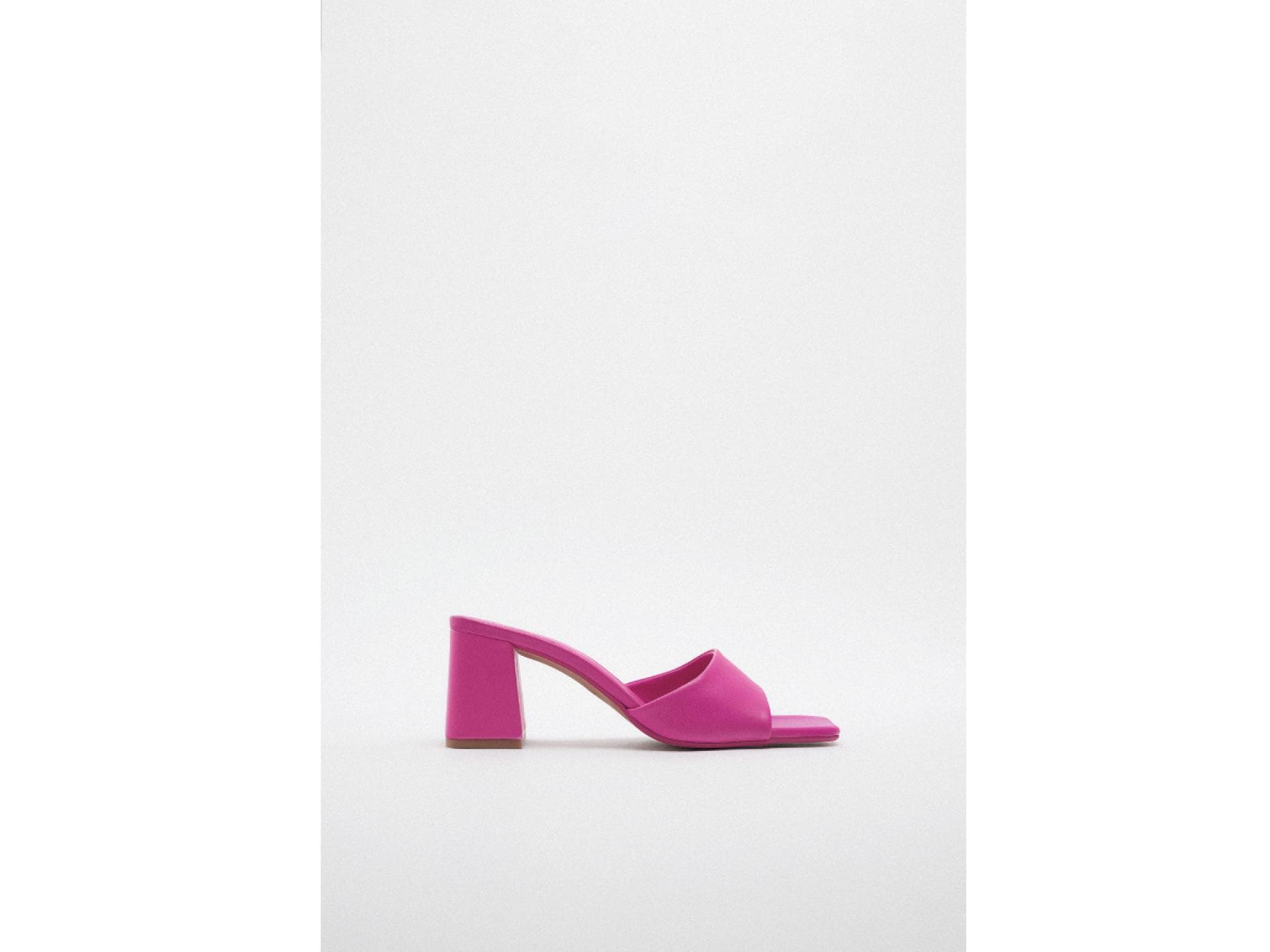 Eckige Ledersandalette mit breitem Absatz von Zara