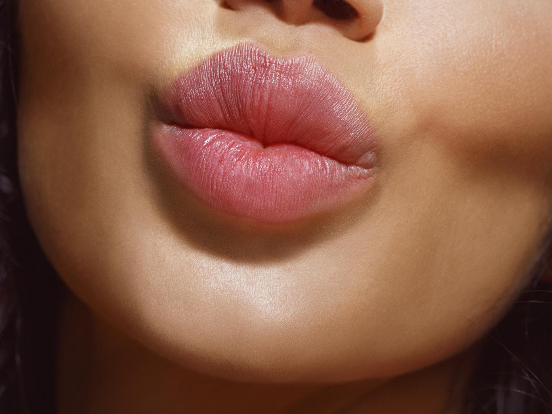 Frau mit vollen Lippen