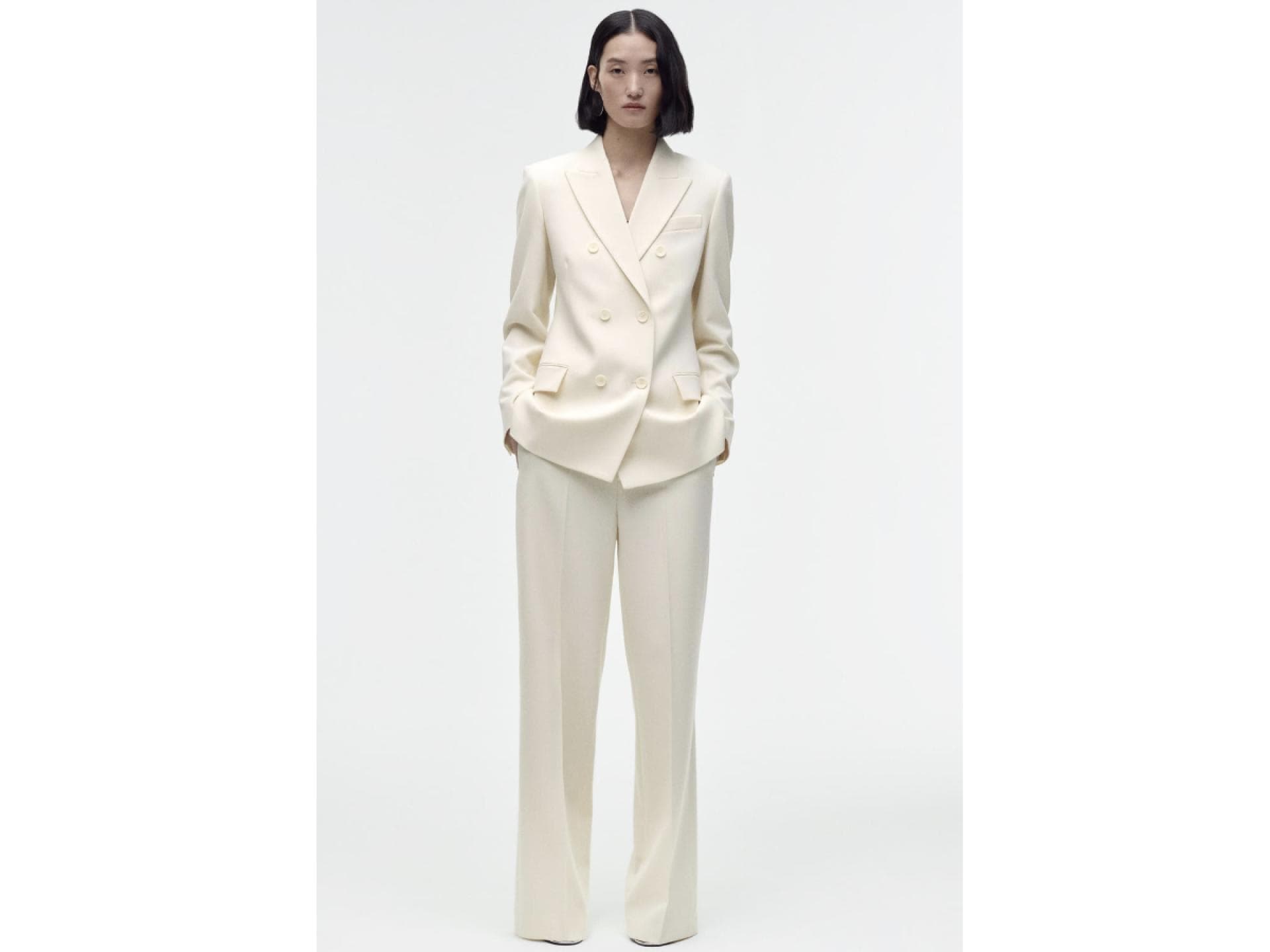 Doppelreihiger taillierter Blazer mit Reverskragen von Zara