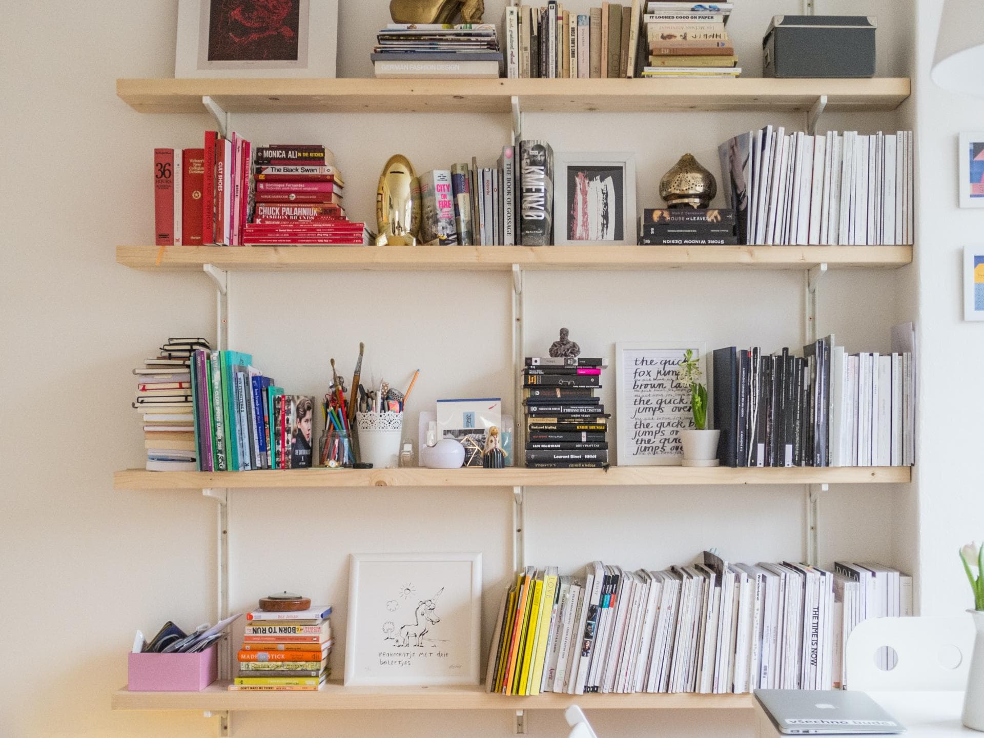 Bücherregal