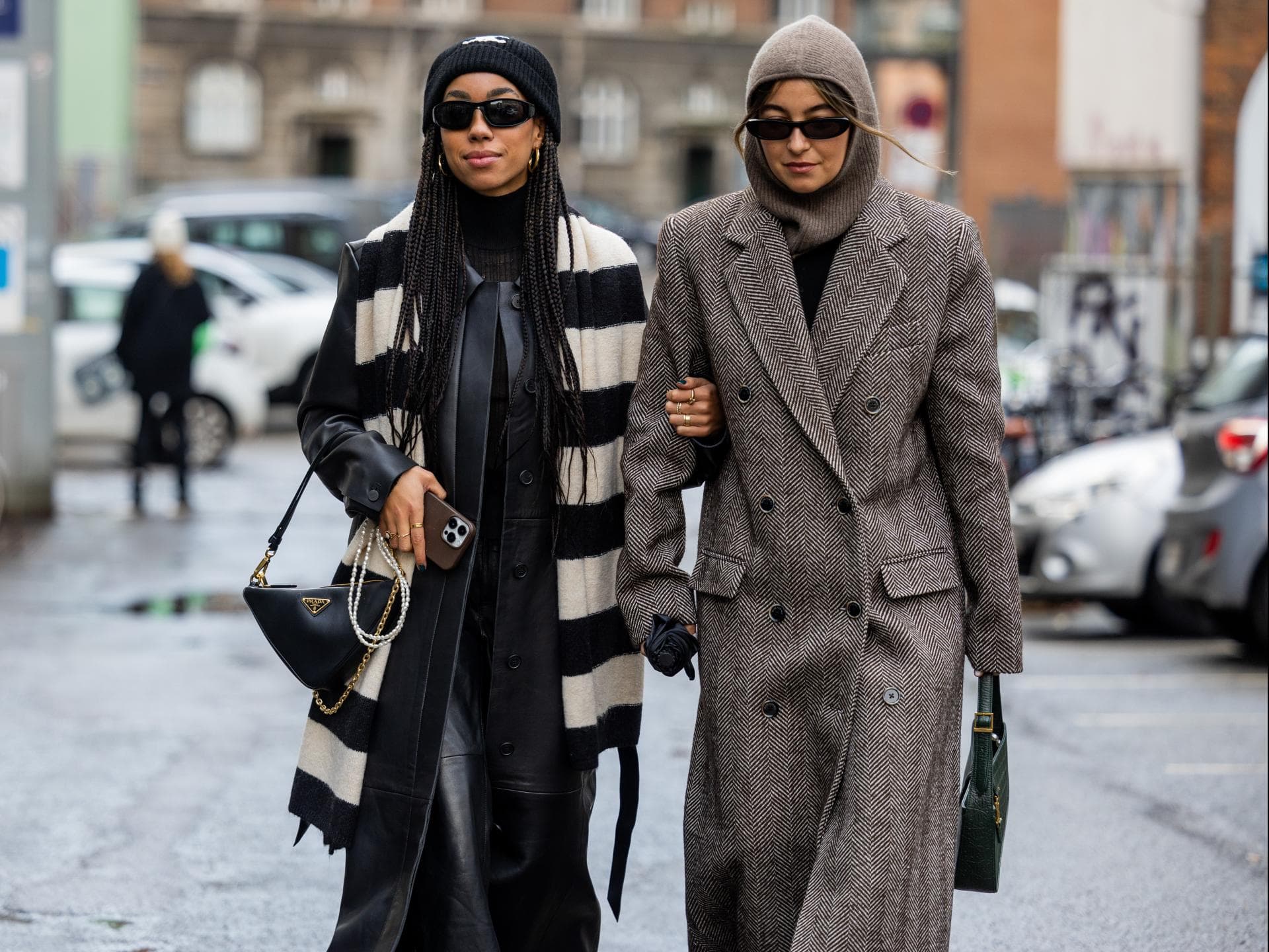 Zwei Gäste der Fashion Week