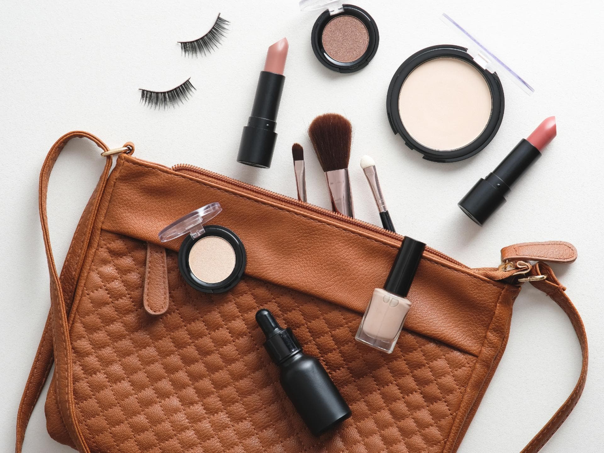 Handtasche Beauty-Essentials für den Frühling