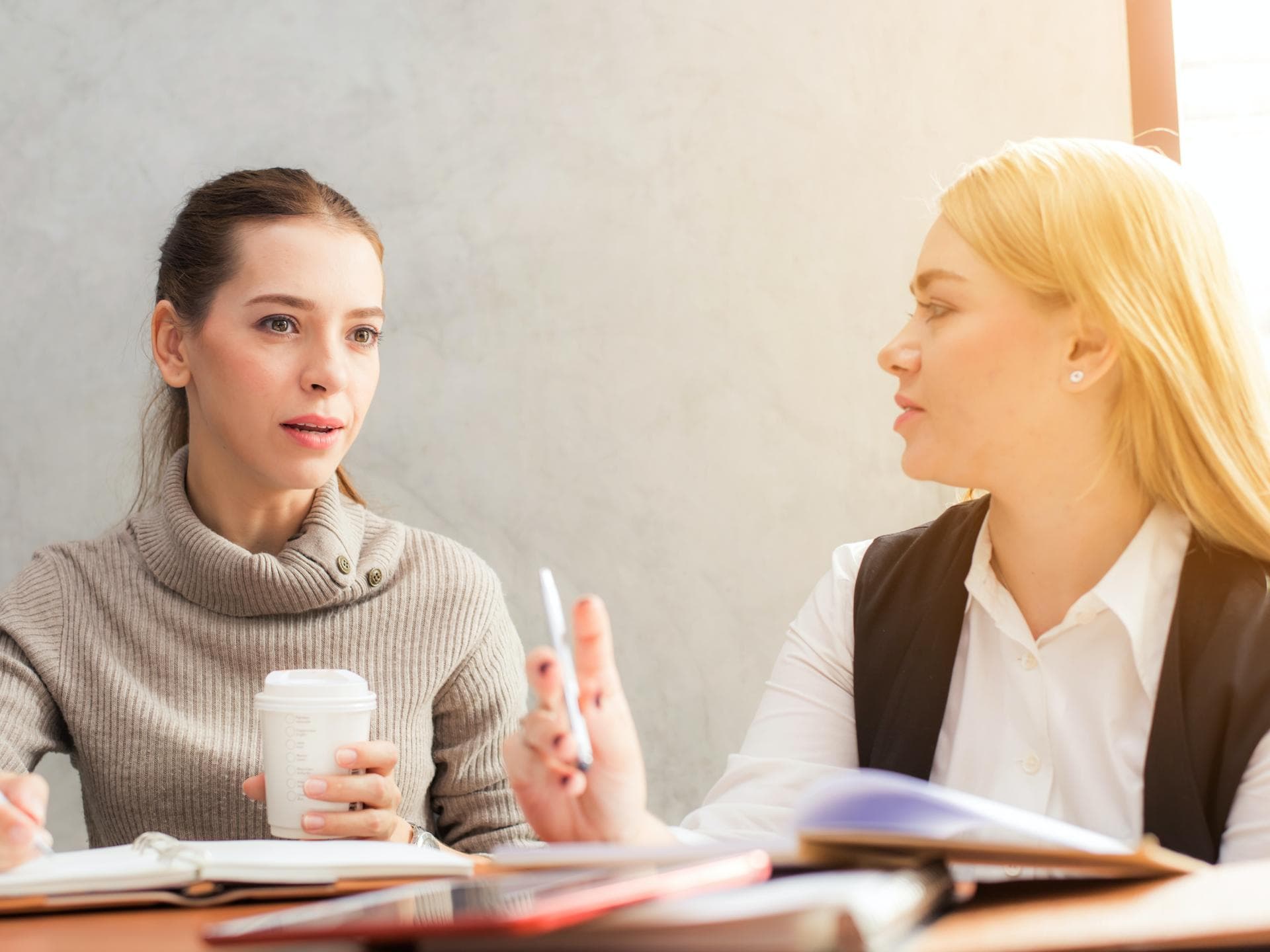 Frauen diskutieren