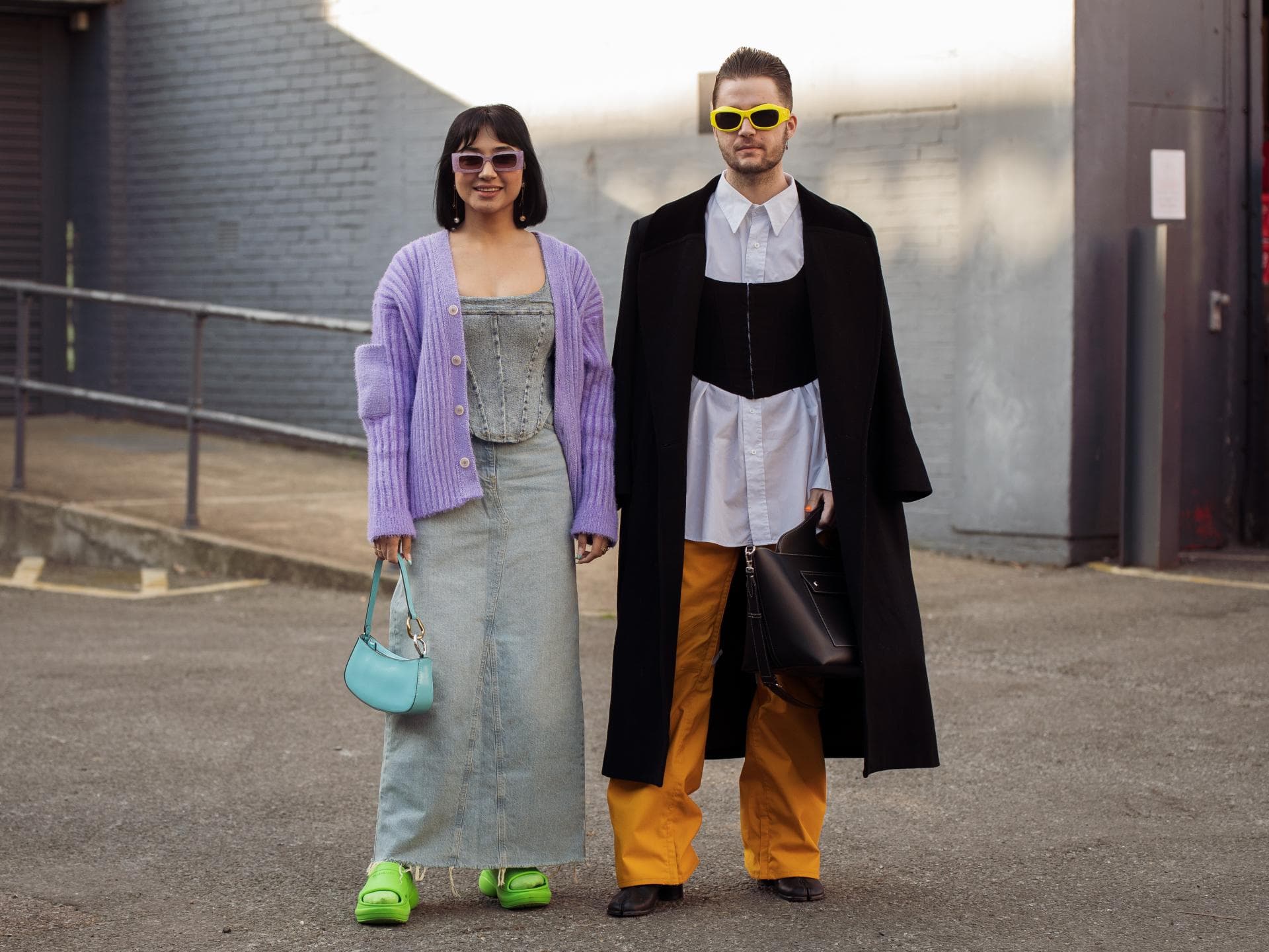 Zwei Gäste auf der Fashion Week