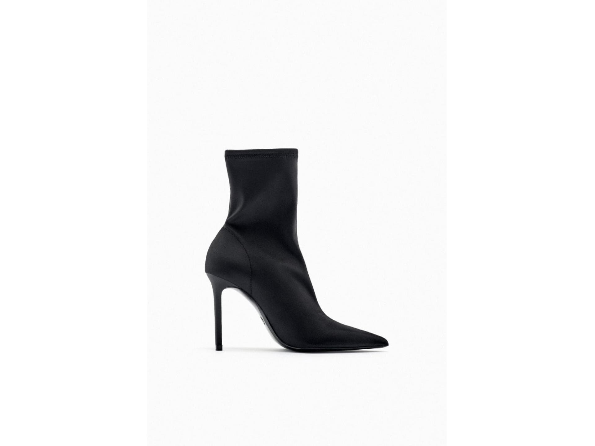 Absatzstiefelette aus Stoff von Zara