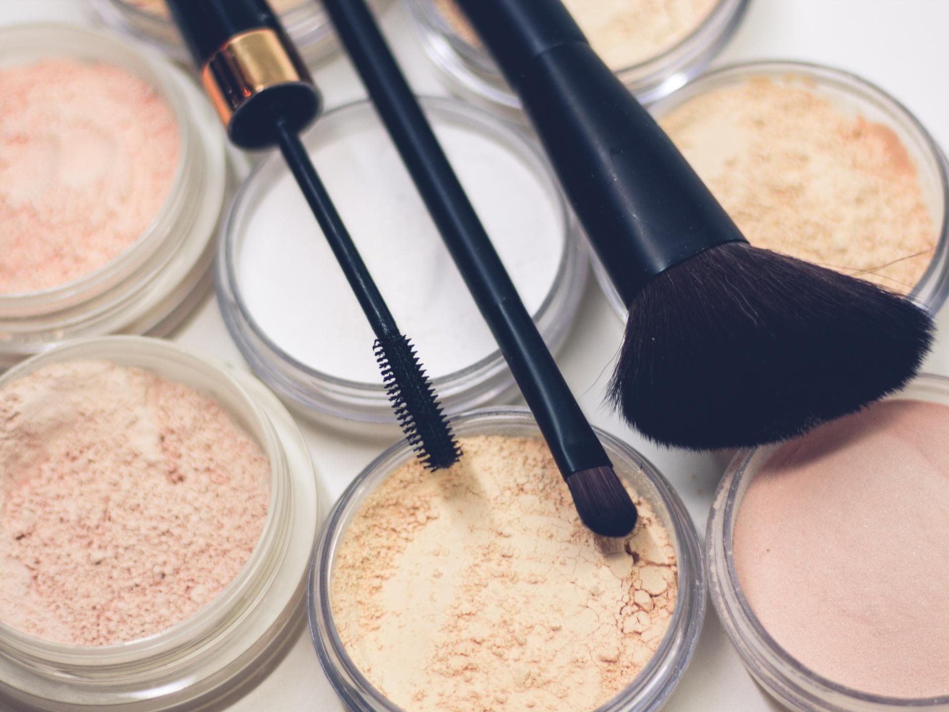 Puder und Pinsel