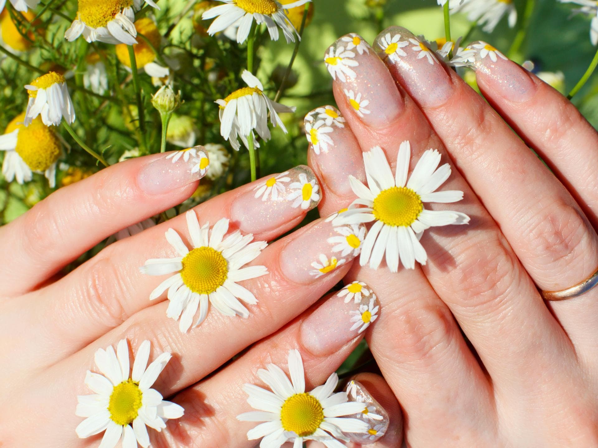 Blumen auf Nägeln