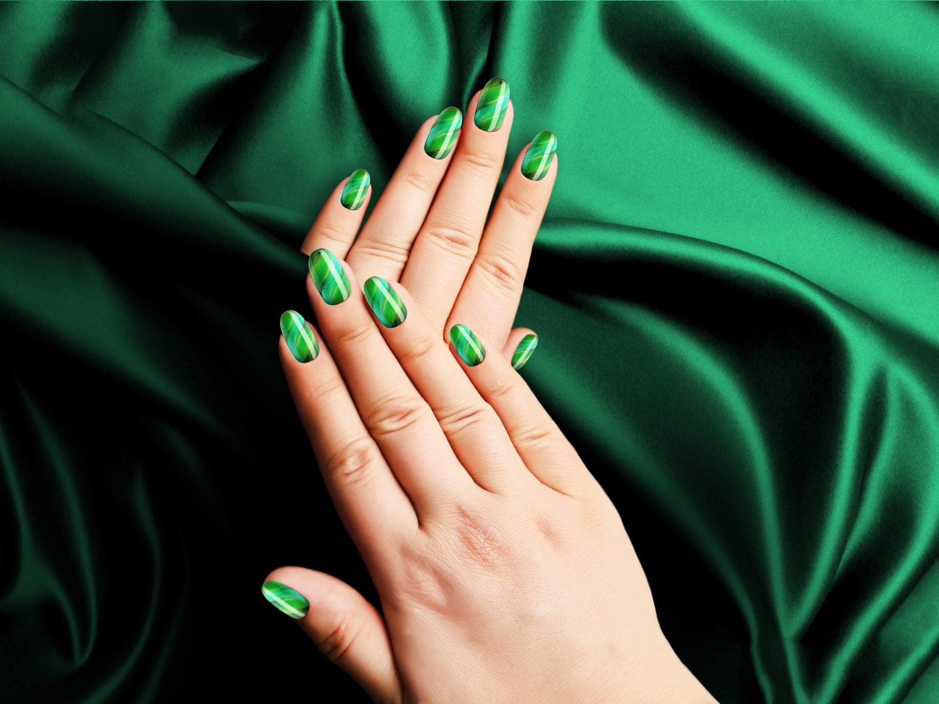 Grüne Fingernägel 