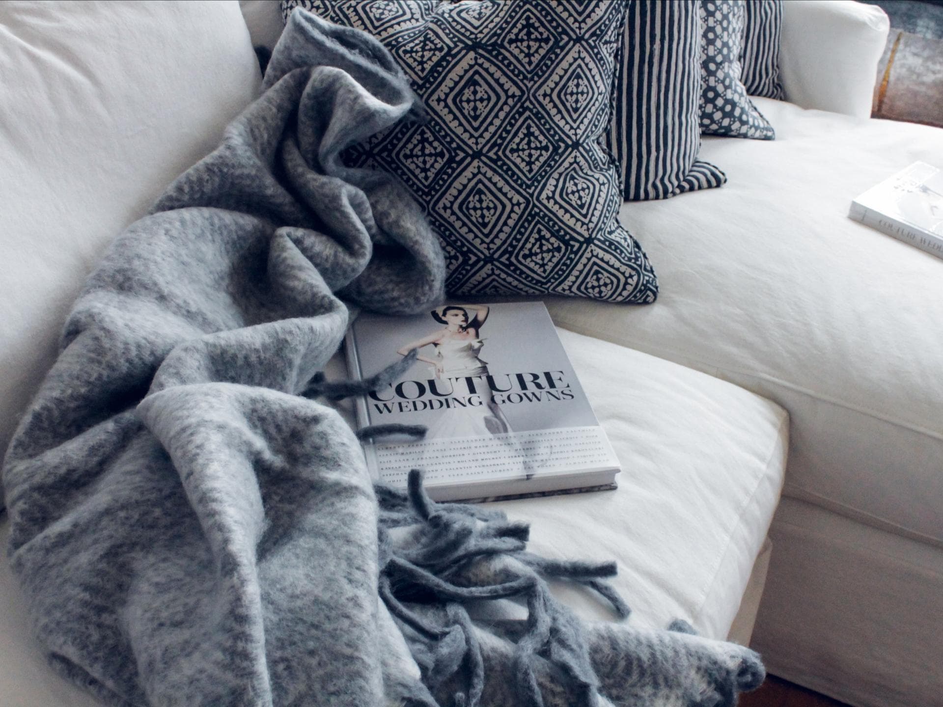 Sofa mit Decke