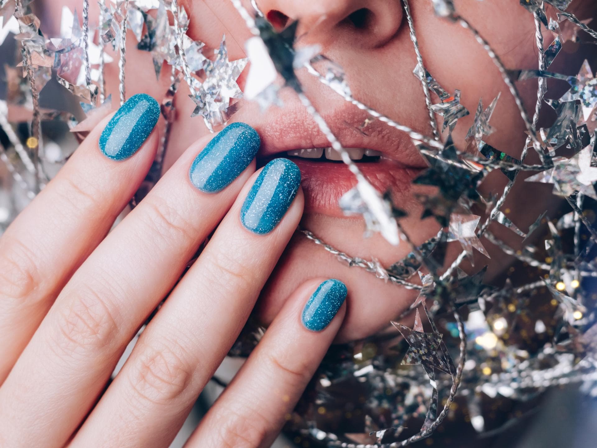 Blaue Nägel