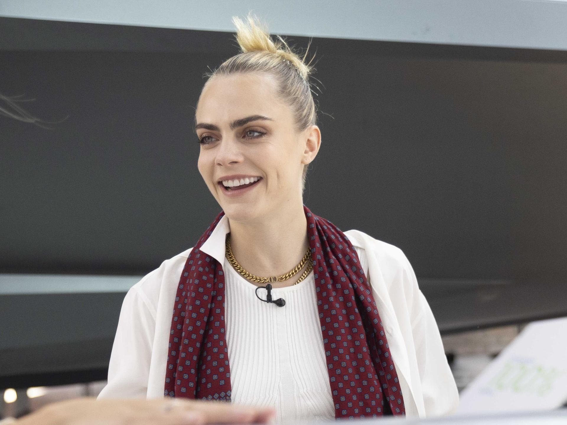 Cara Delevingne mit Zopf