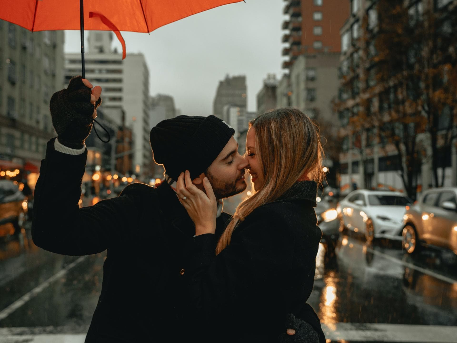 Pärchen im Regen