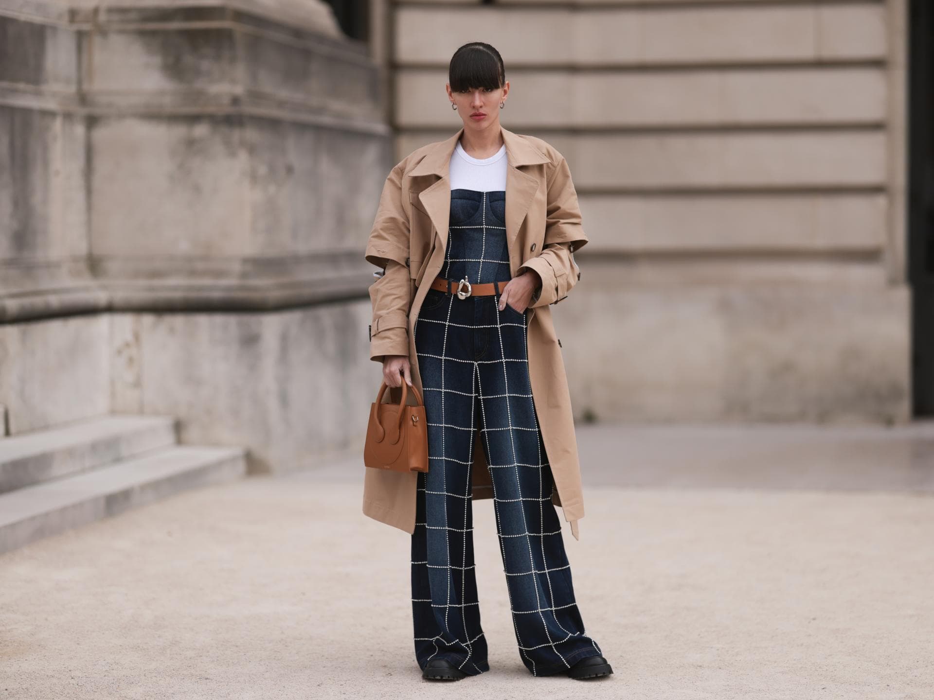 Frau mit Jumpsuit