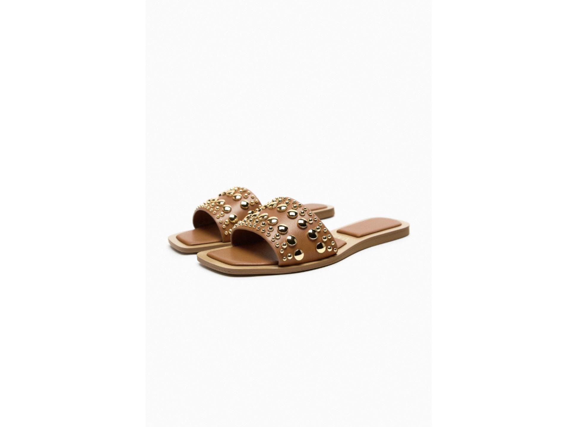 Zara-Pantolette mit Nietendetails