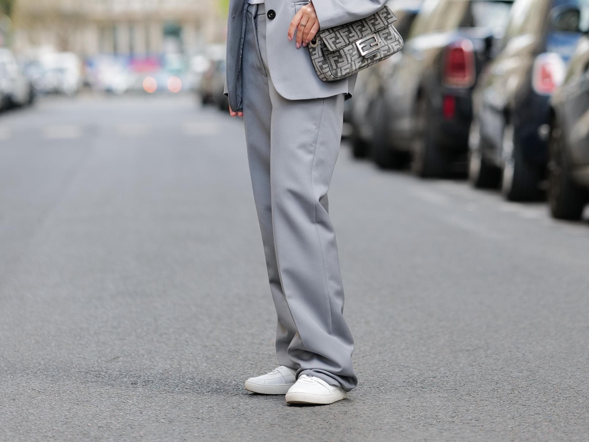 Statt Stiefel: Diese Trend-Sneaker unter 50 Euro lieben alle im Herbst Weiße Sneaker