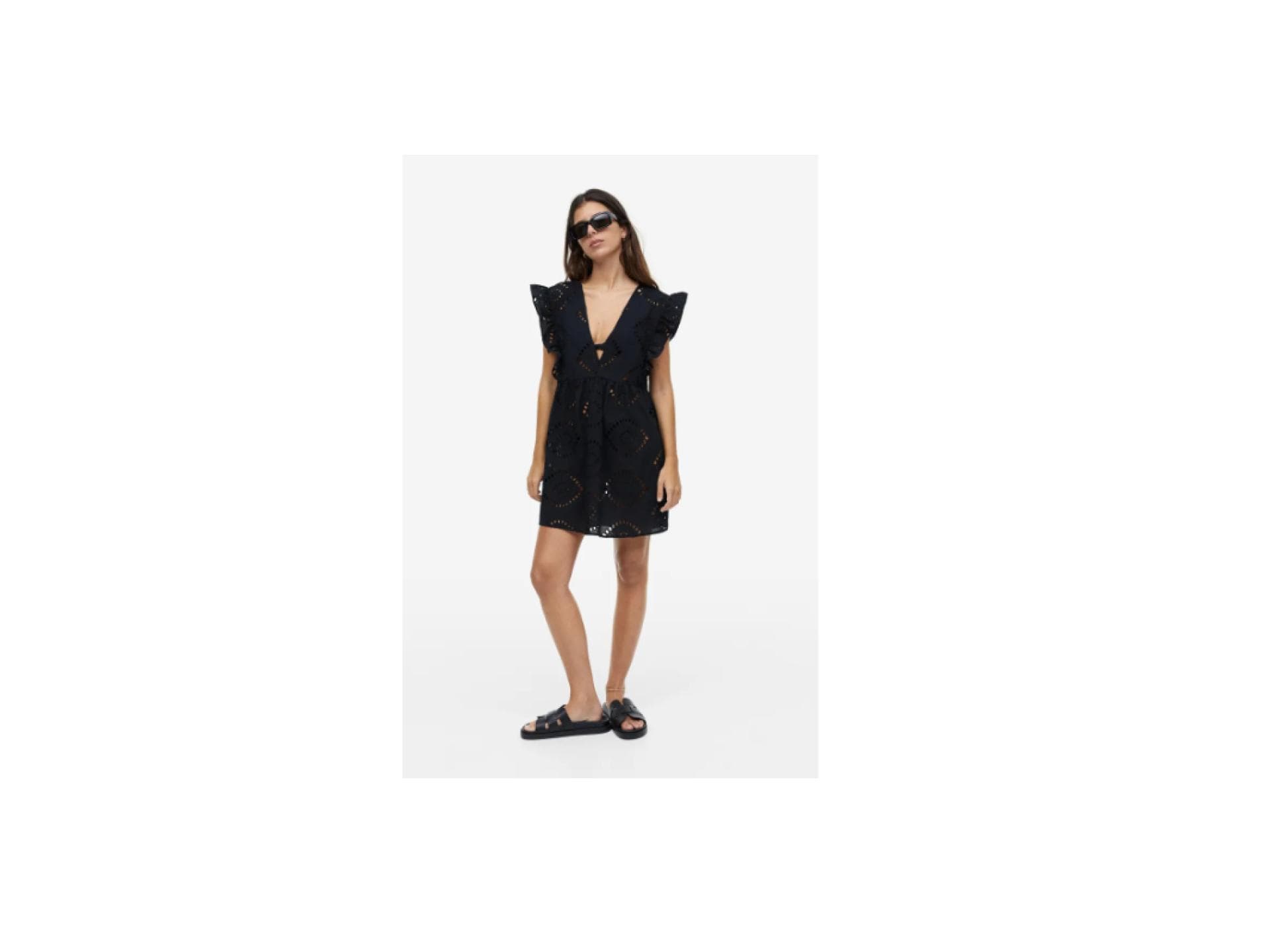 Frau trägt Sommerkleid