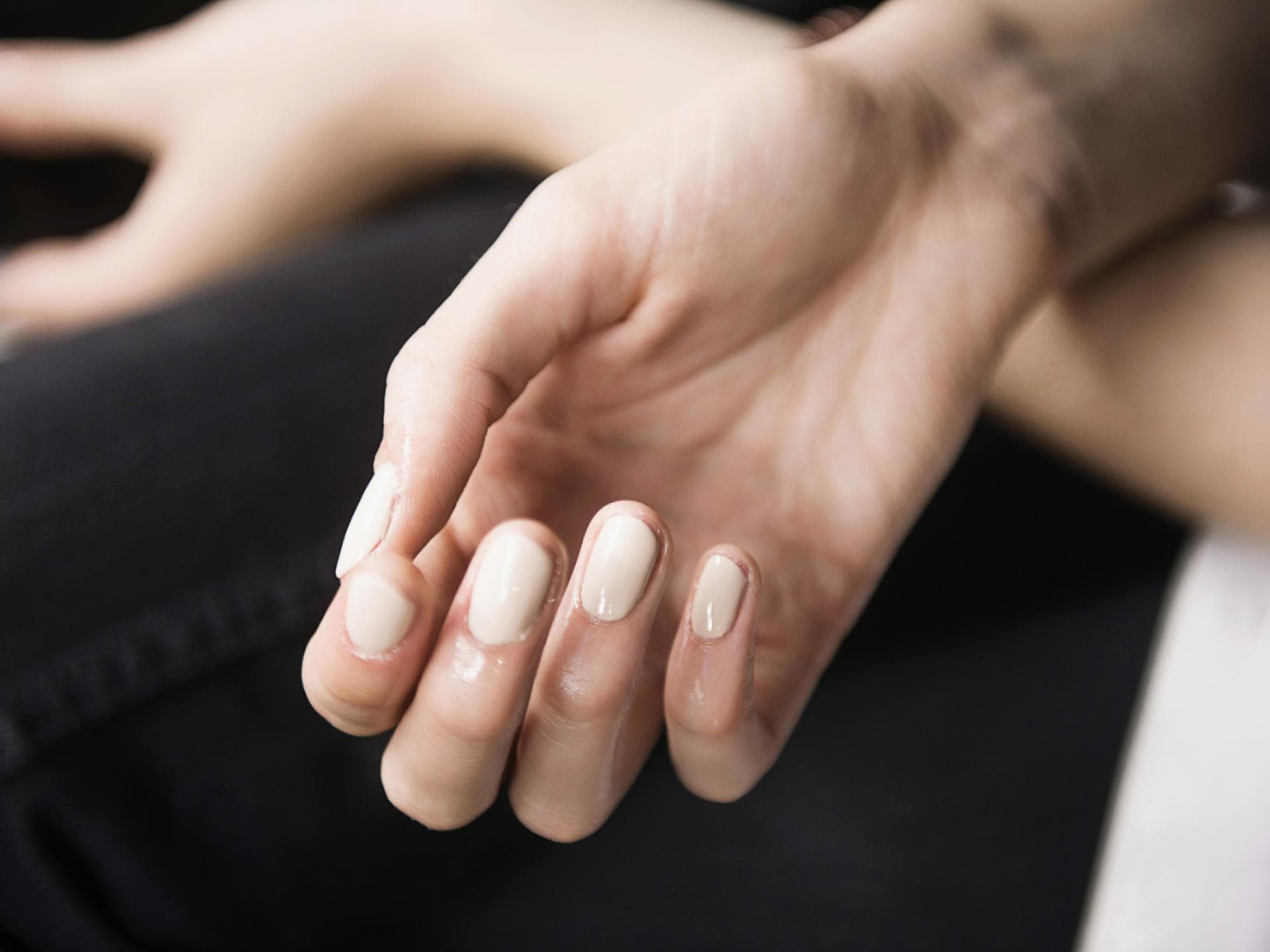 Nagelhaerter Lackierte Nägel in Weiß