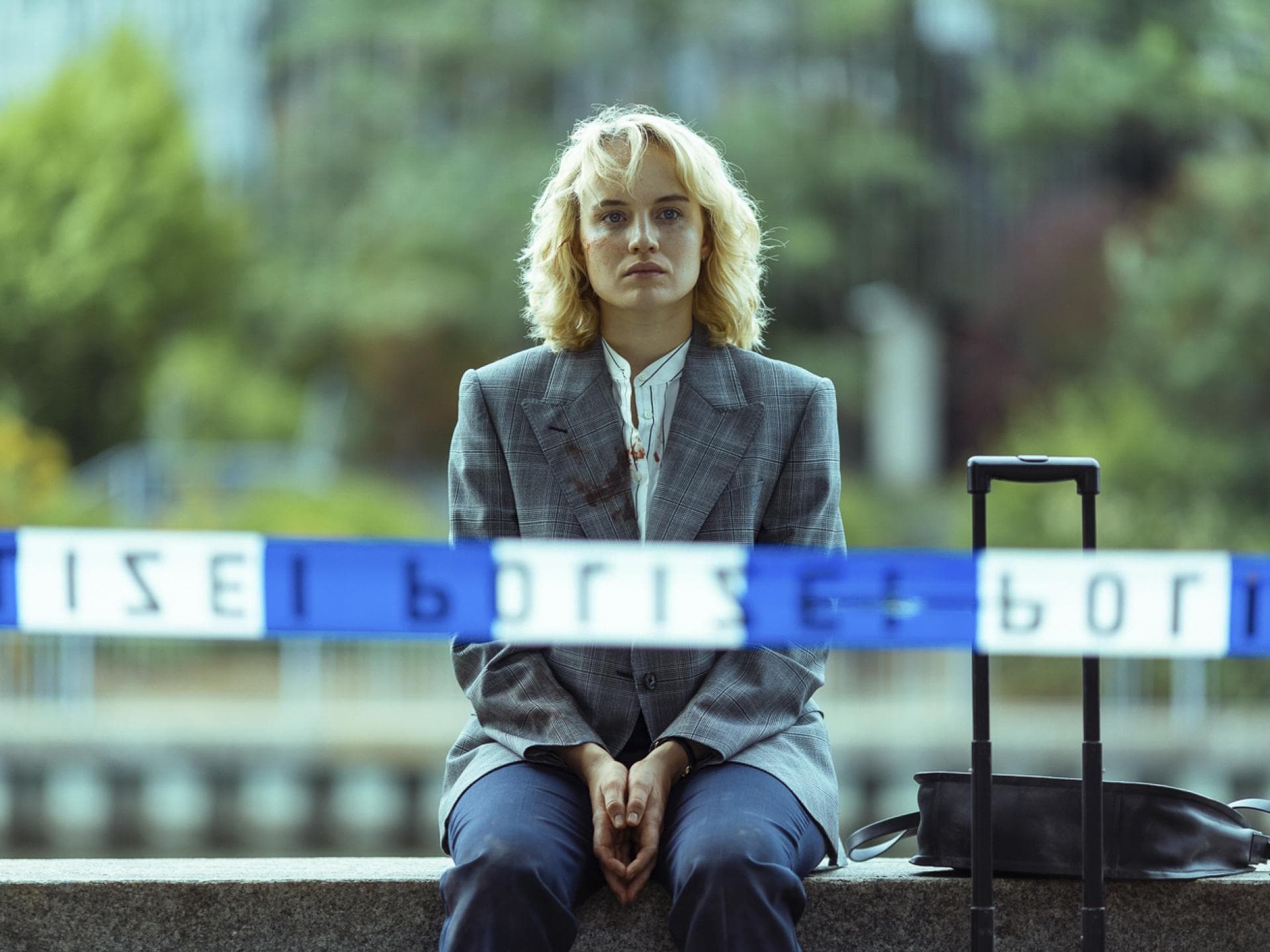 Schlafende Hunde Serie Schauspielerin Netflix Luise von Finckh als Jule Andergast