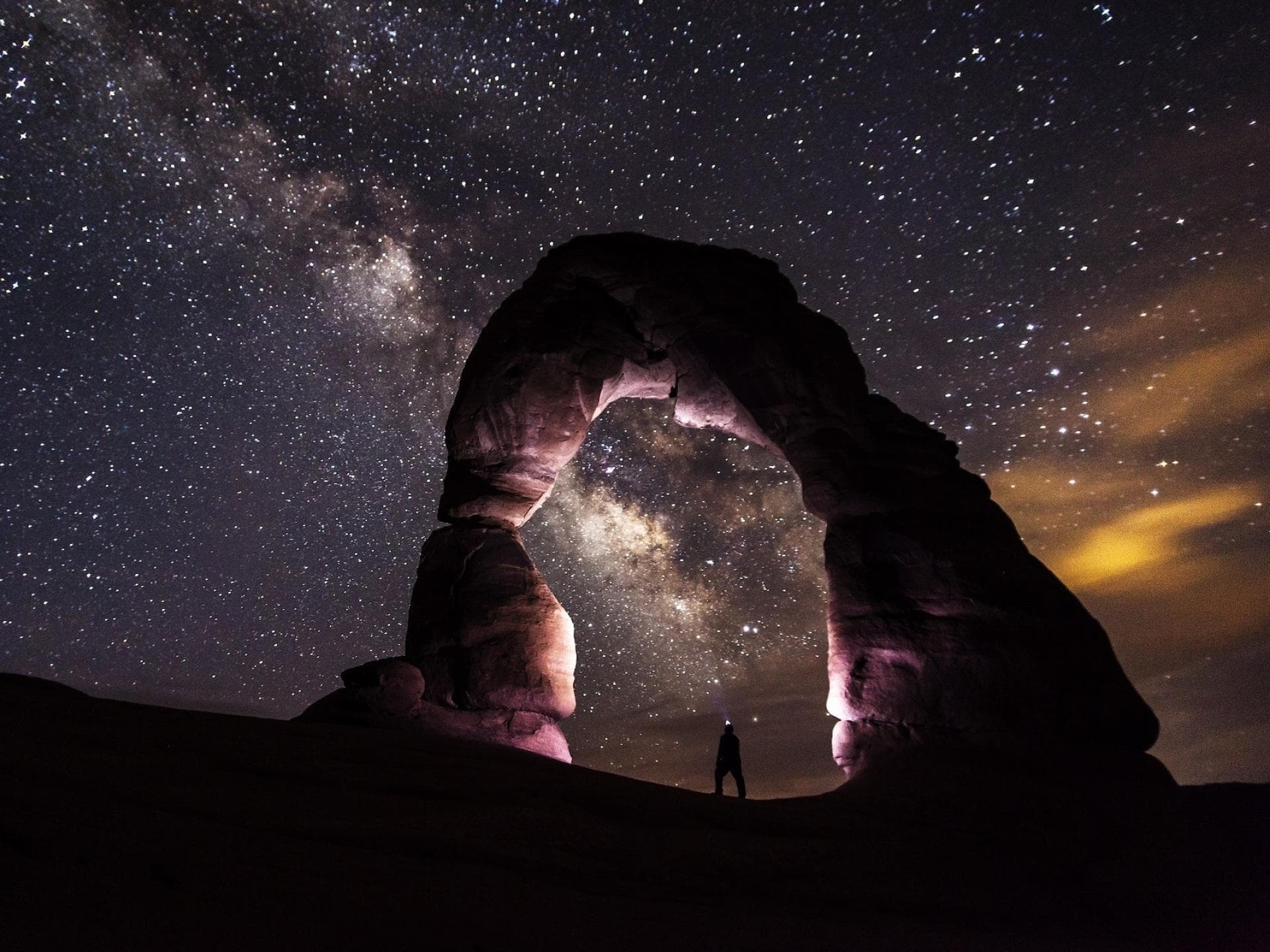 Tageshoroskop für alle Sternzeichen Nacht mit Sternenhimmel