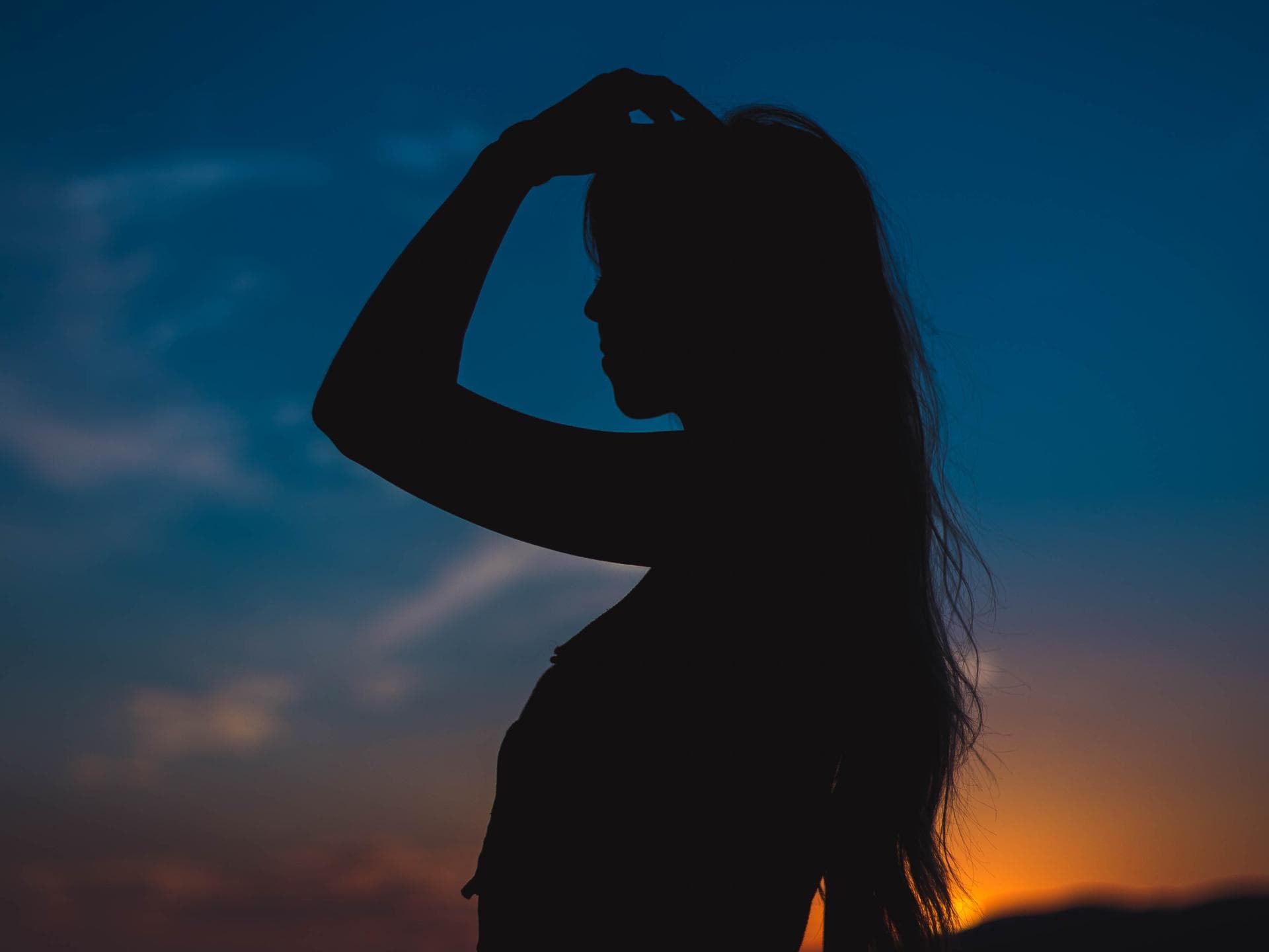 Tageshoroskop für alle Sternzeichen Frau als Schatten