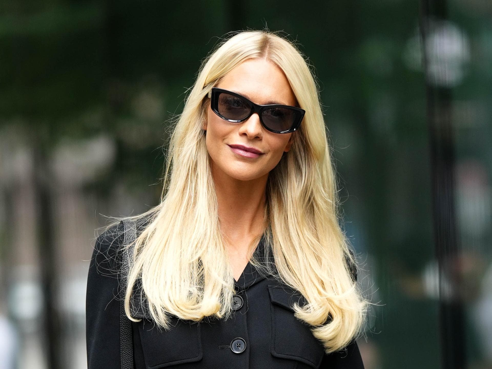Poppy Delevigne mit blonden Haaren