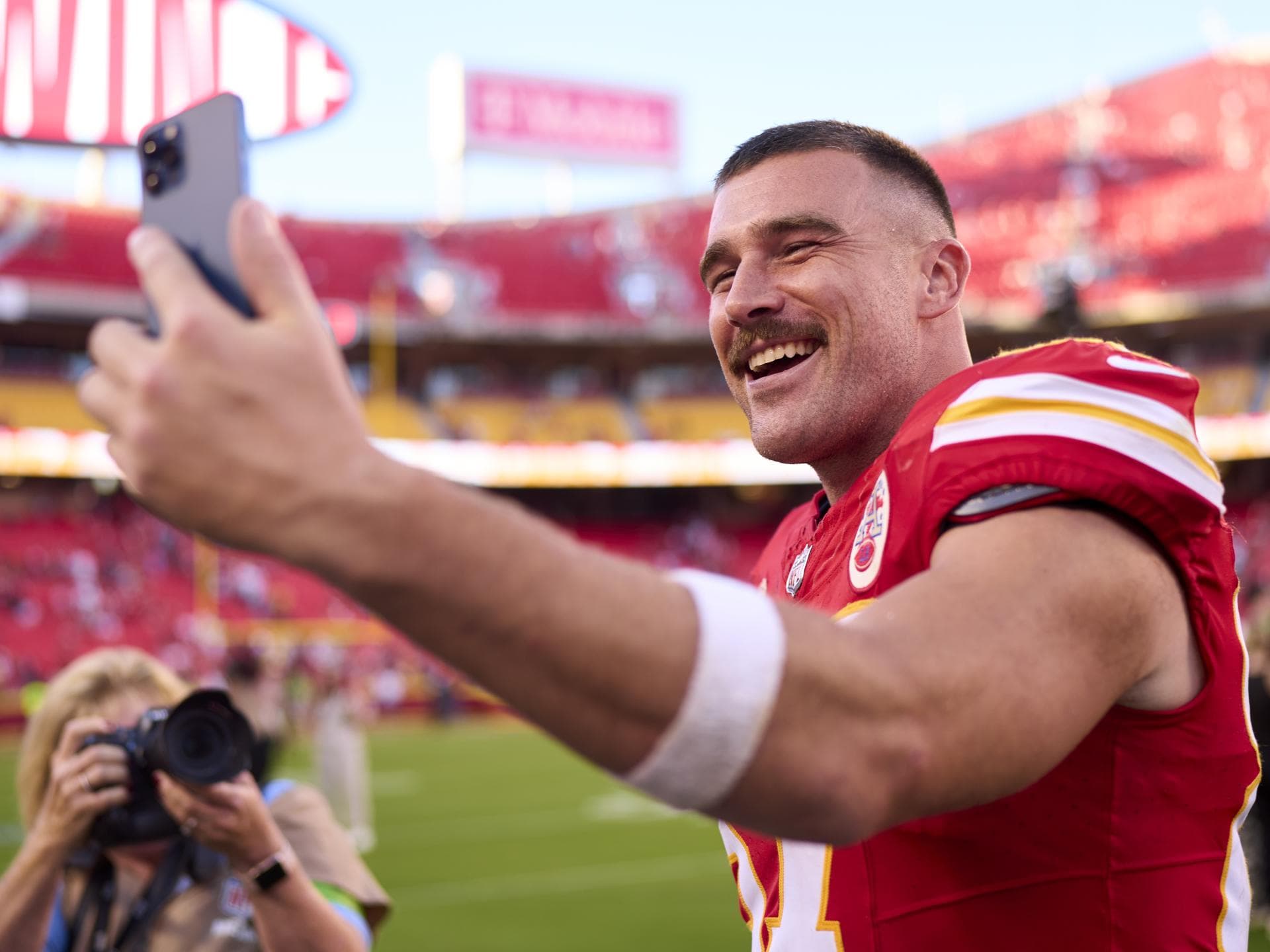 Travis Kelce auf Spielfeld