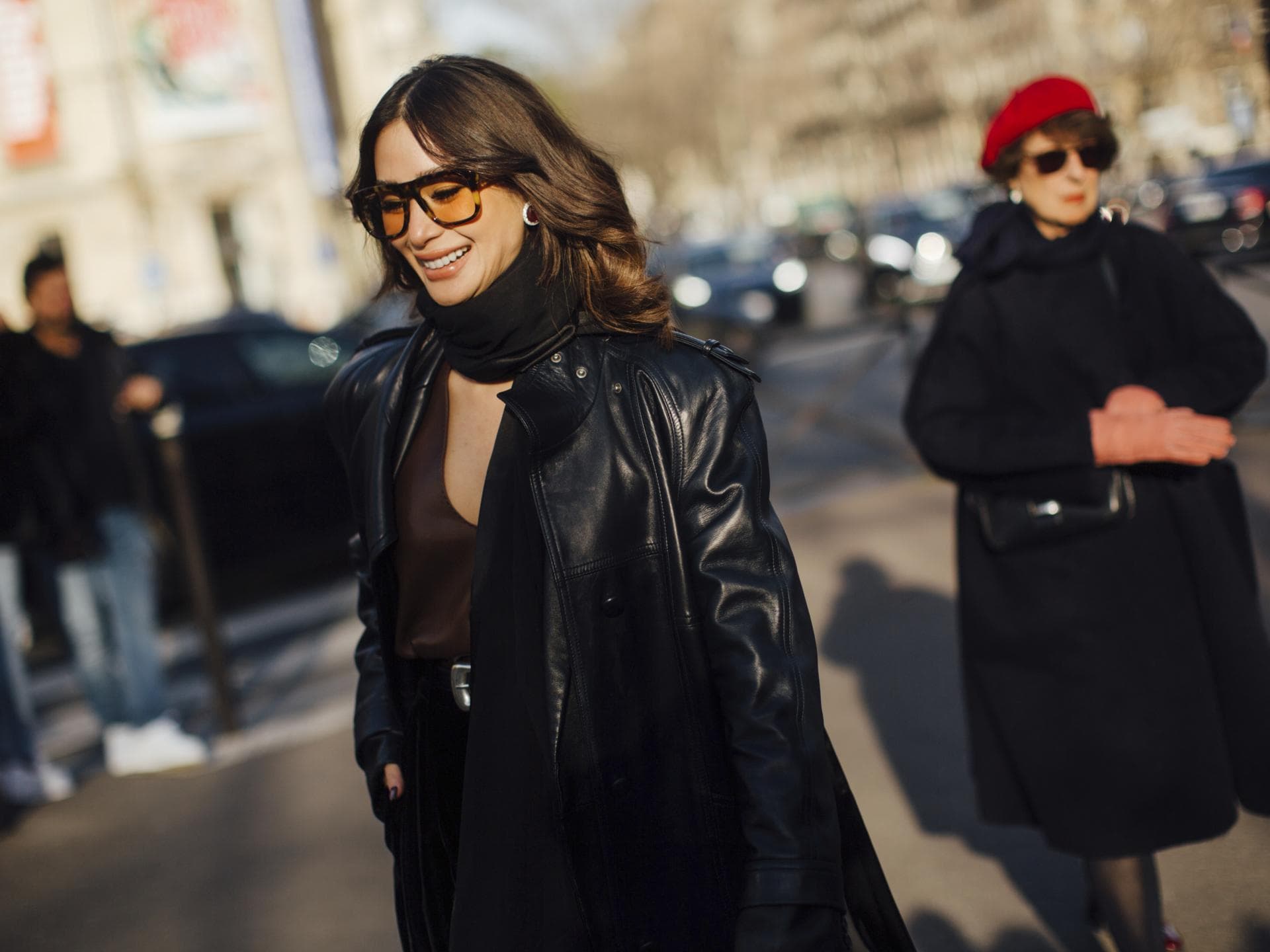 Frau mit stylischer Sonnenbrille