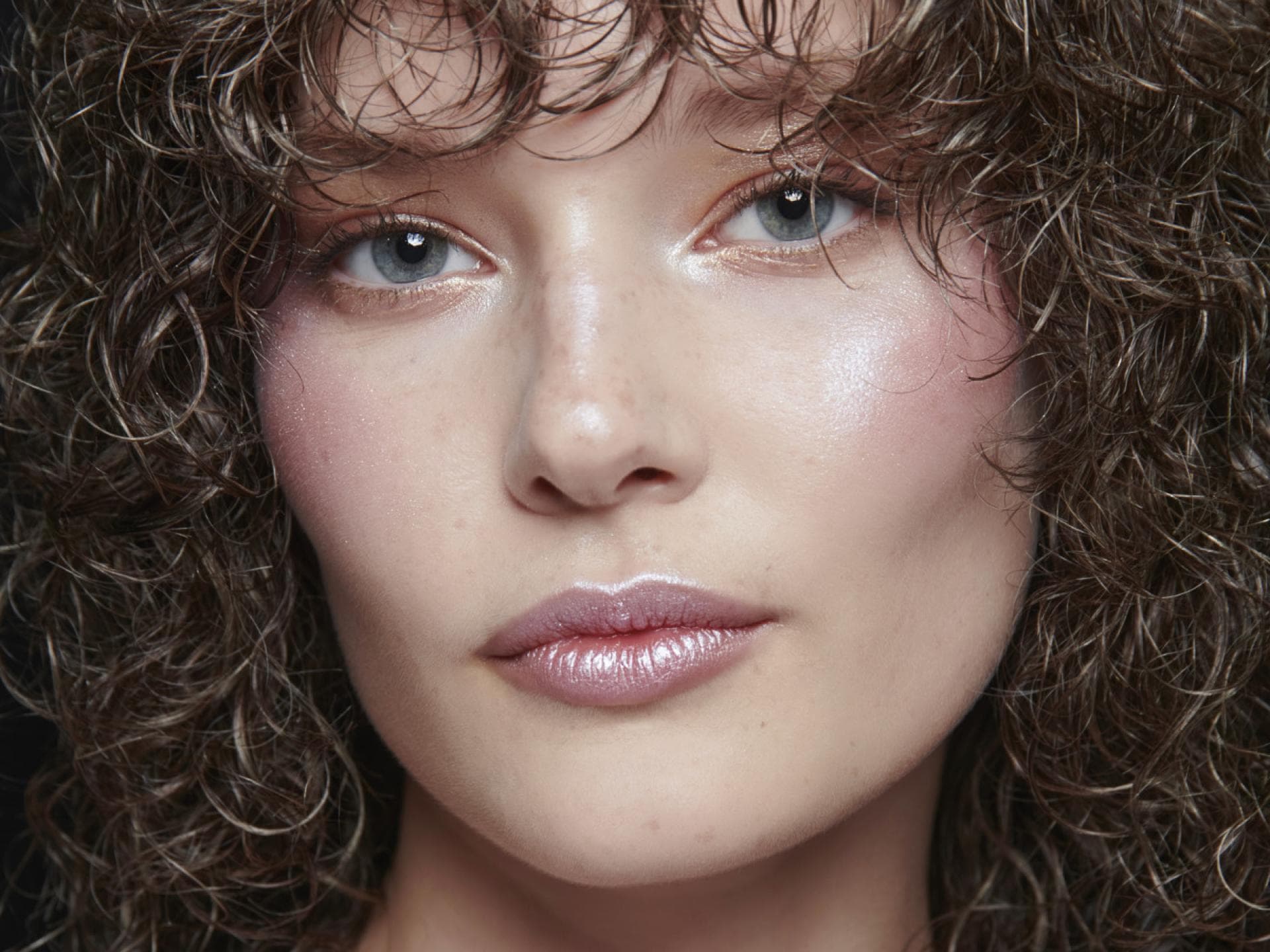 "Frosted Lips" sind der Eisprinzessinnen-Look für die Festtage