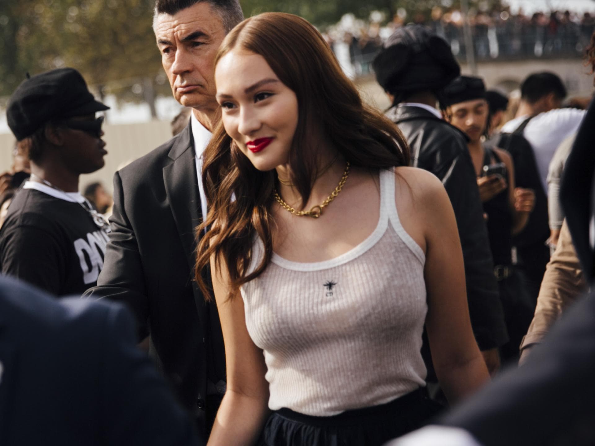 Hier kommt der schönste Schmuck für das Wassermann-Sternzeichen Lola Tung auf der Paris Fashion Week
