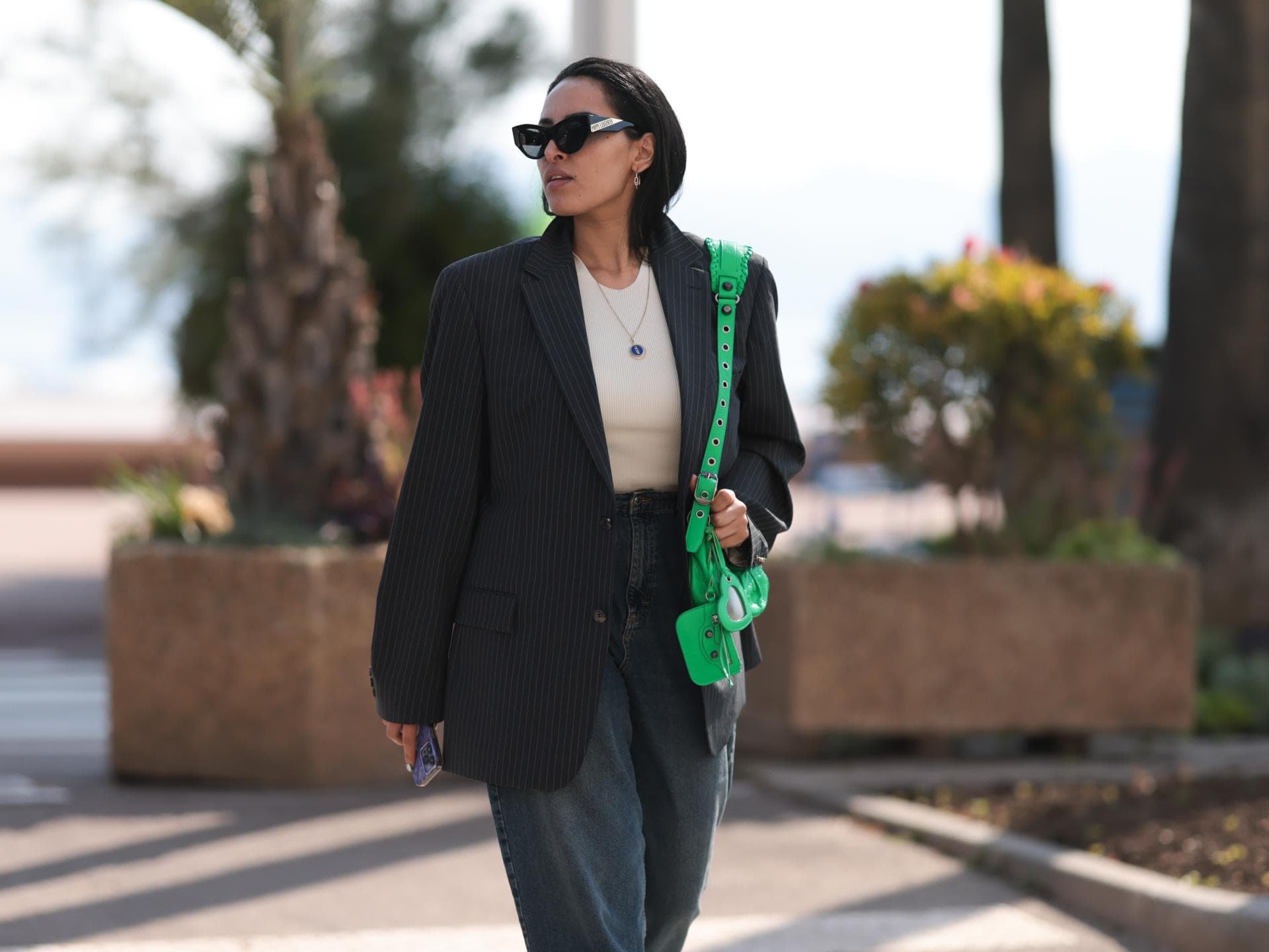 Frau in schwarzem Blazer Frau in schwarzem Blazer