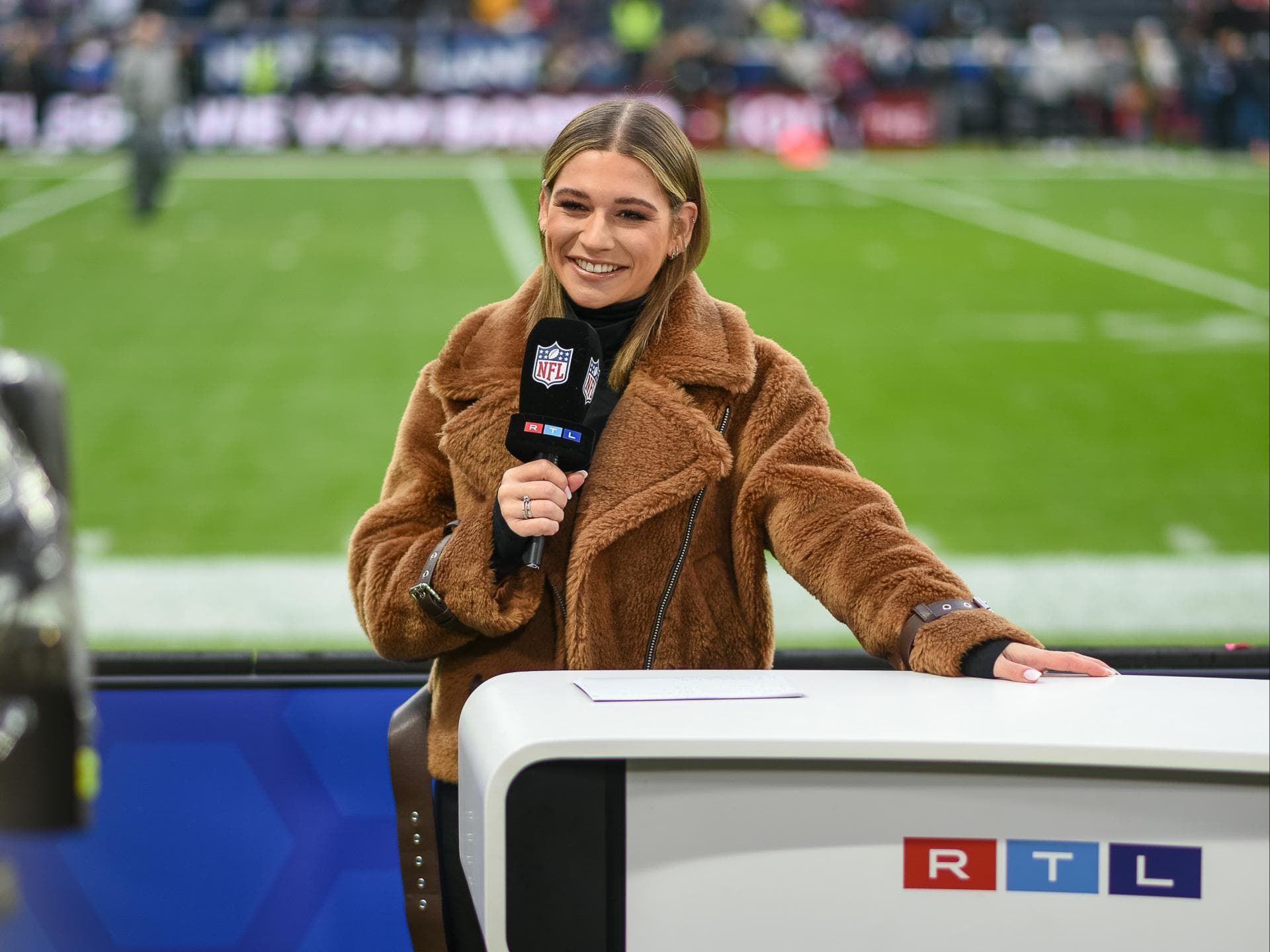 Jana Wosnitza vor der Kamera