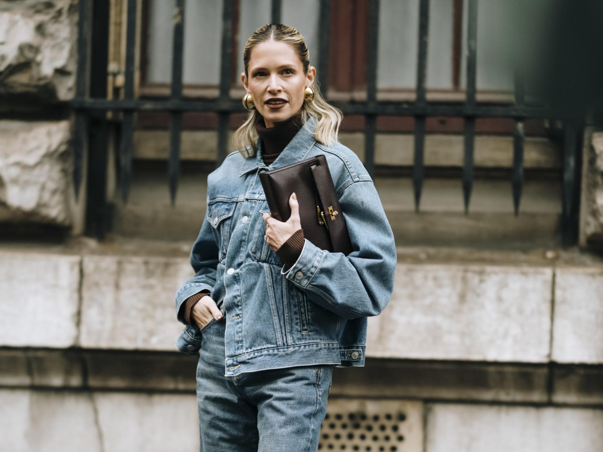 Jeansjacke: Die schönsten Trend-Modelle Frau in Jeansjacke