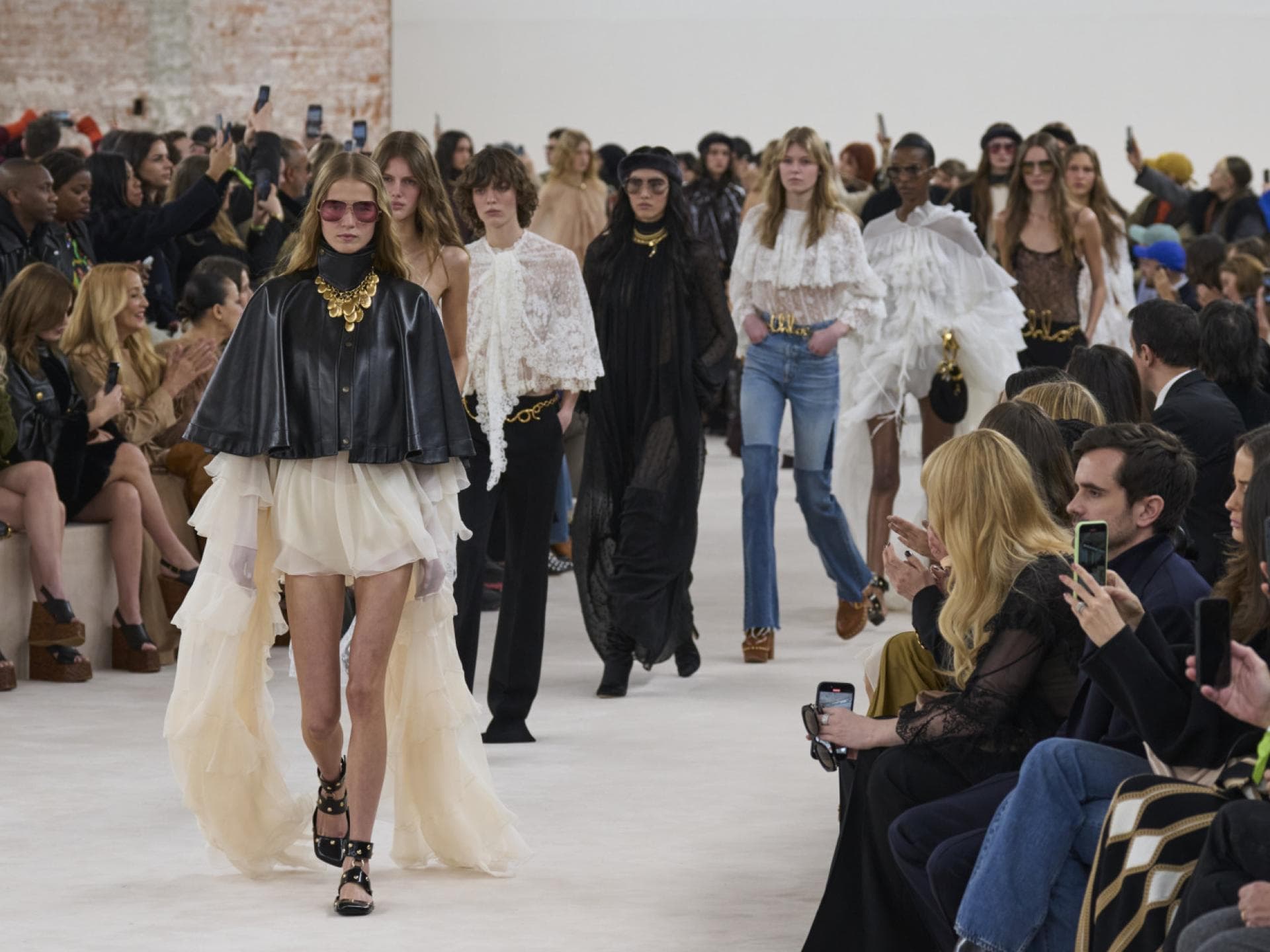 Das sind die angesagtesten Kleidungsstücke im "Boho Chic"-Stil Modenschau Chloé Paris Fashion Week