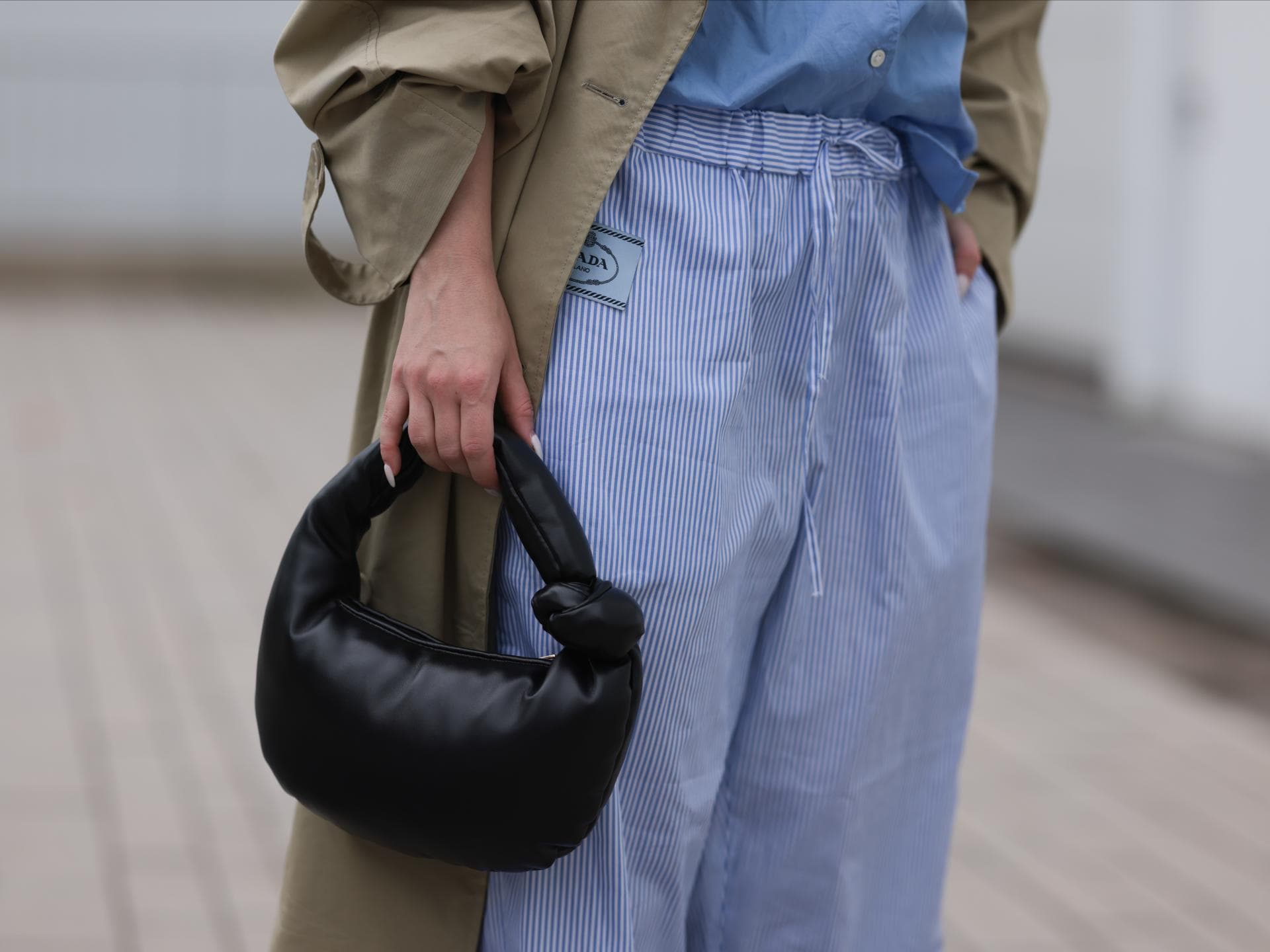 Hosen-Trends: Dieses Modell aus dem Schlafzimmer tragen jetzt alle Maria Barteczko mit Pyjamahose