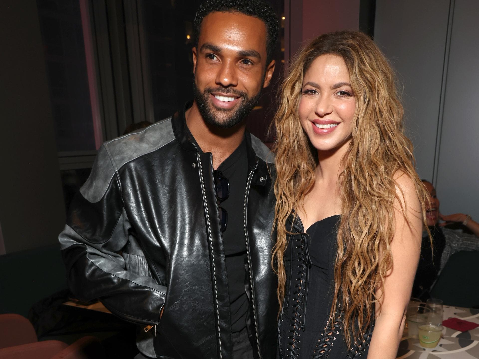 Lucien Laviscount und Shakira 
