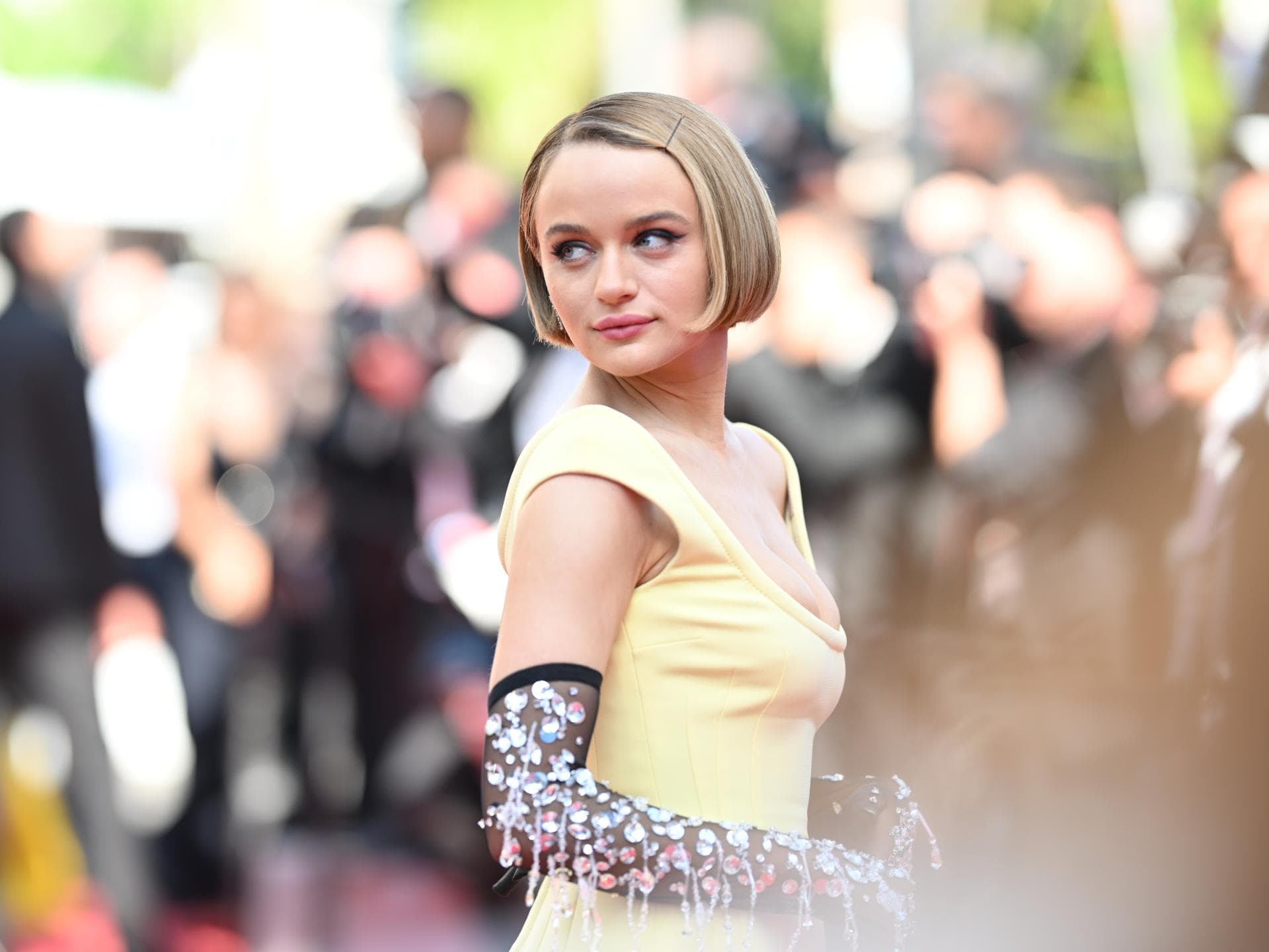 Joey King mit einem kurzen Bob