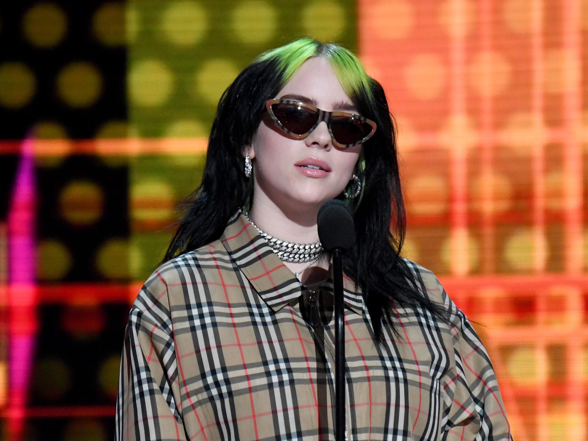 Billie Eilish grüne Haare